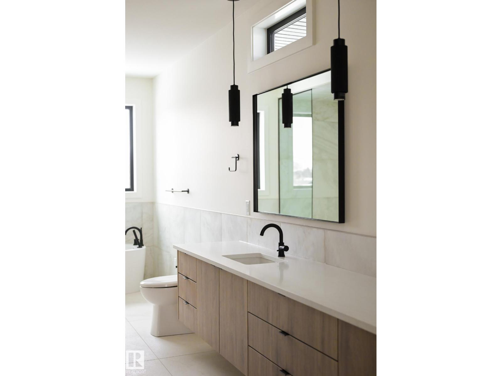 9140 74 Av Nw Property Photo 21