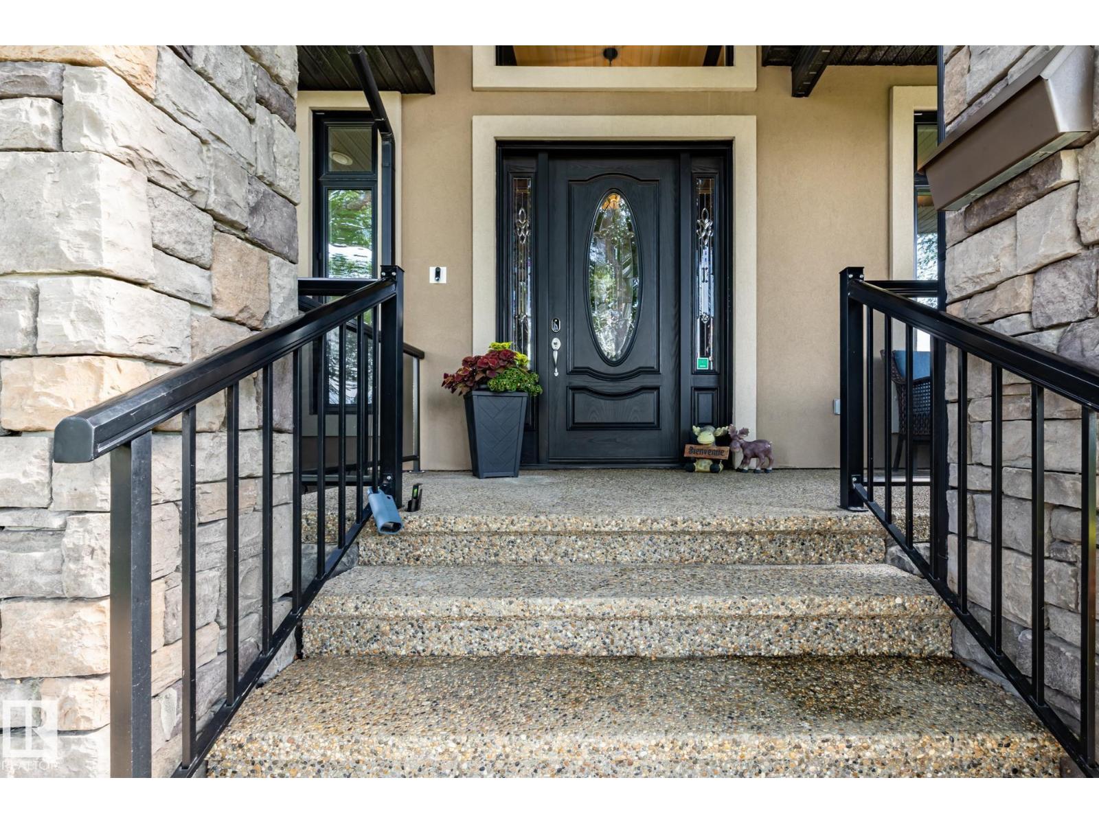 7620 98a Av Nw Property Photo 3