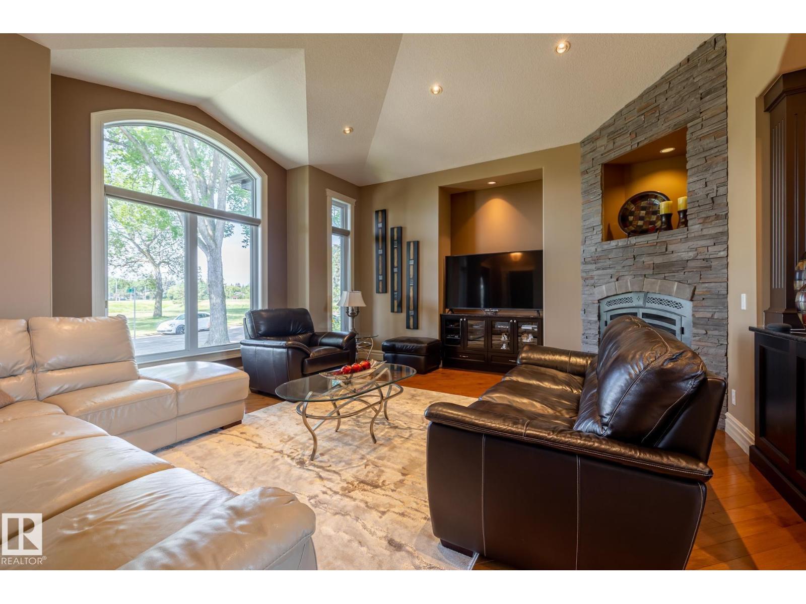 7620 98a Av Nw Property Photo 6