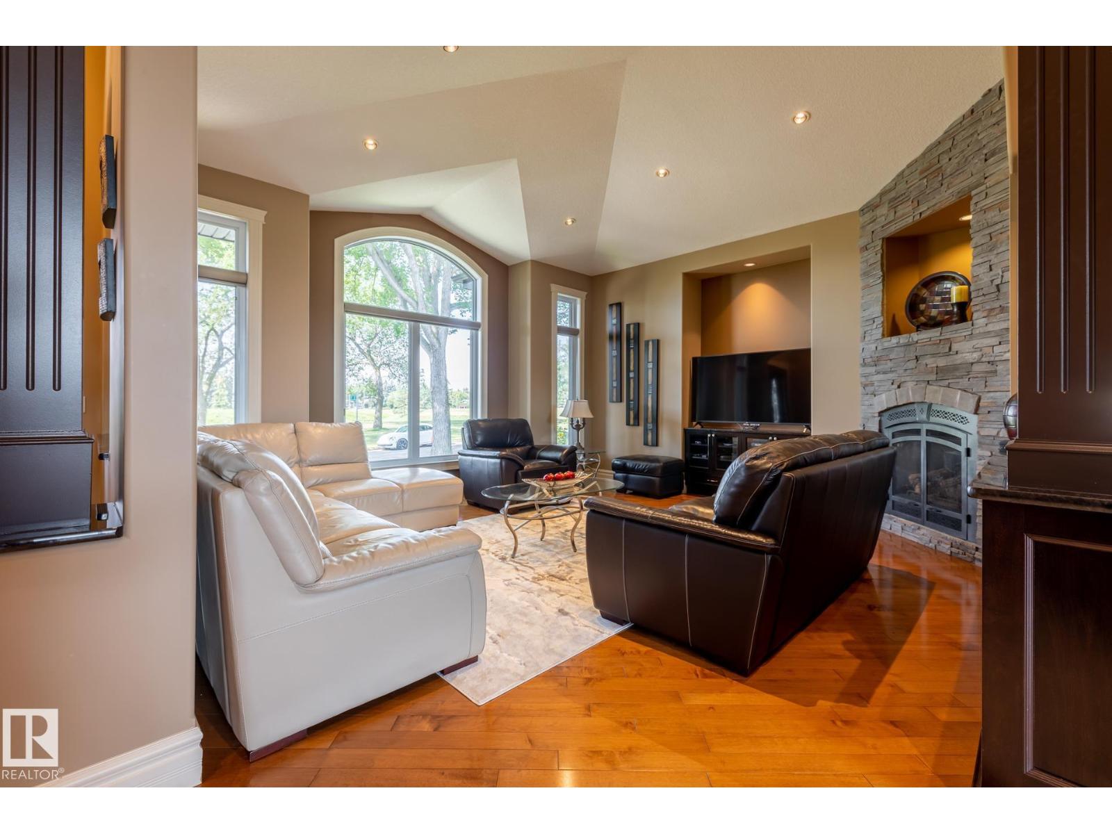 7620 98a Av Nw Property Photo 7