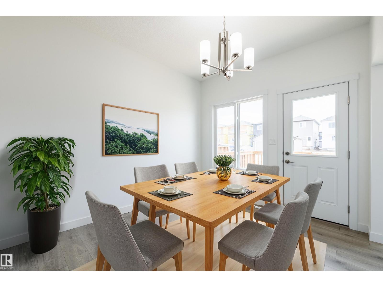 610 Ashgrove Ci Property Photo 3