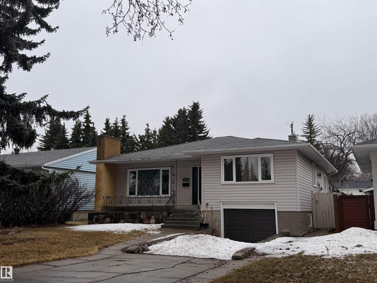 7921 97 Av Nw Property Photo 3