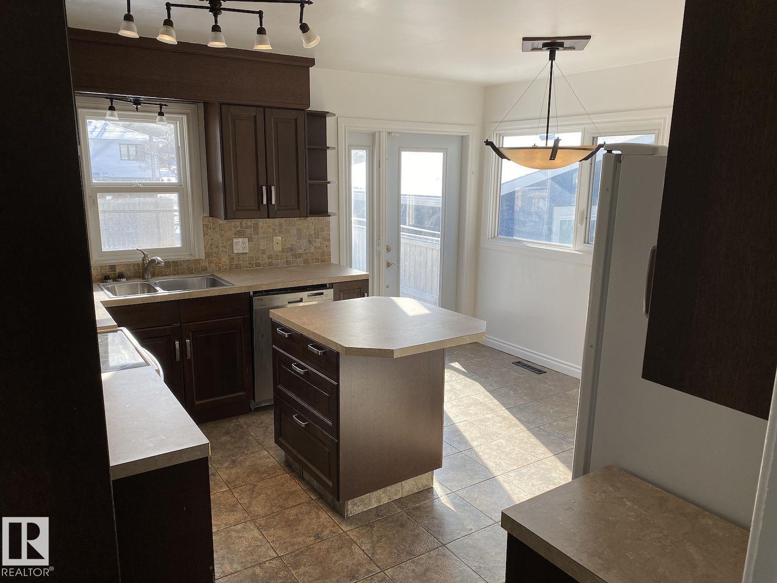 7921 97 Av Nw Property Photo 8