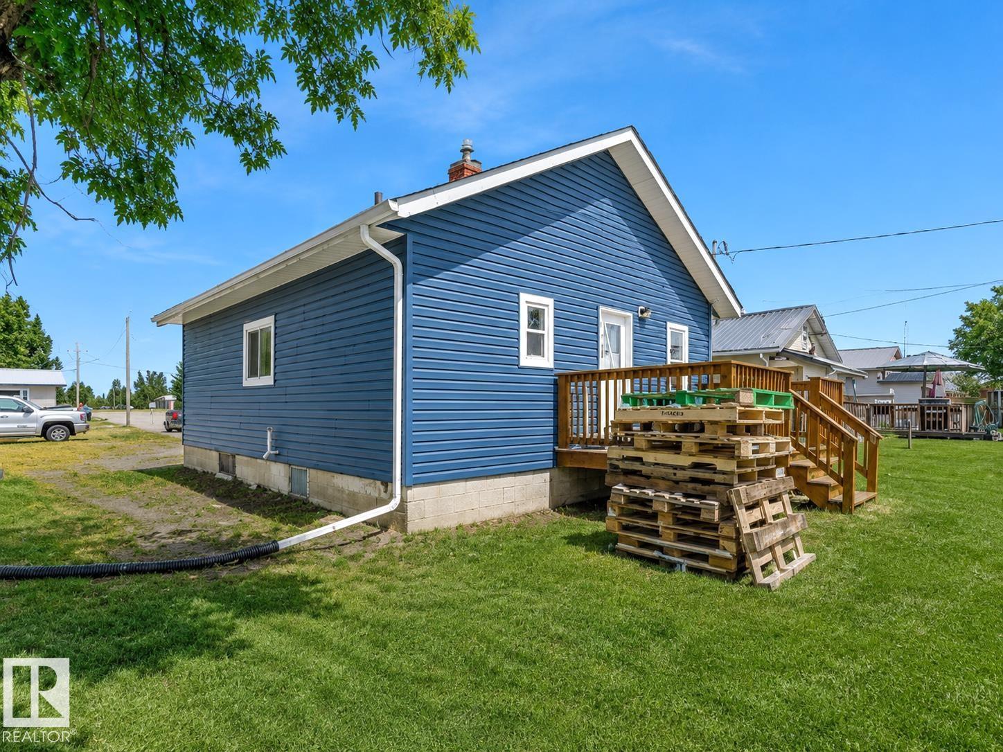 5222 50 St Property Photo 2