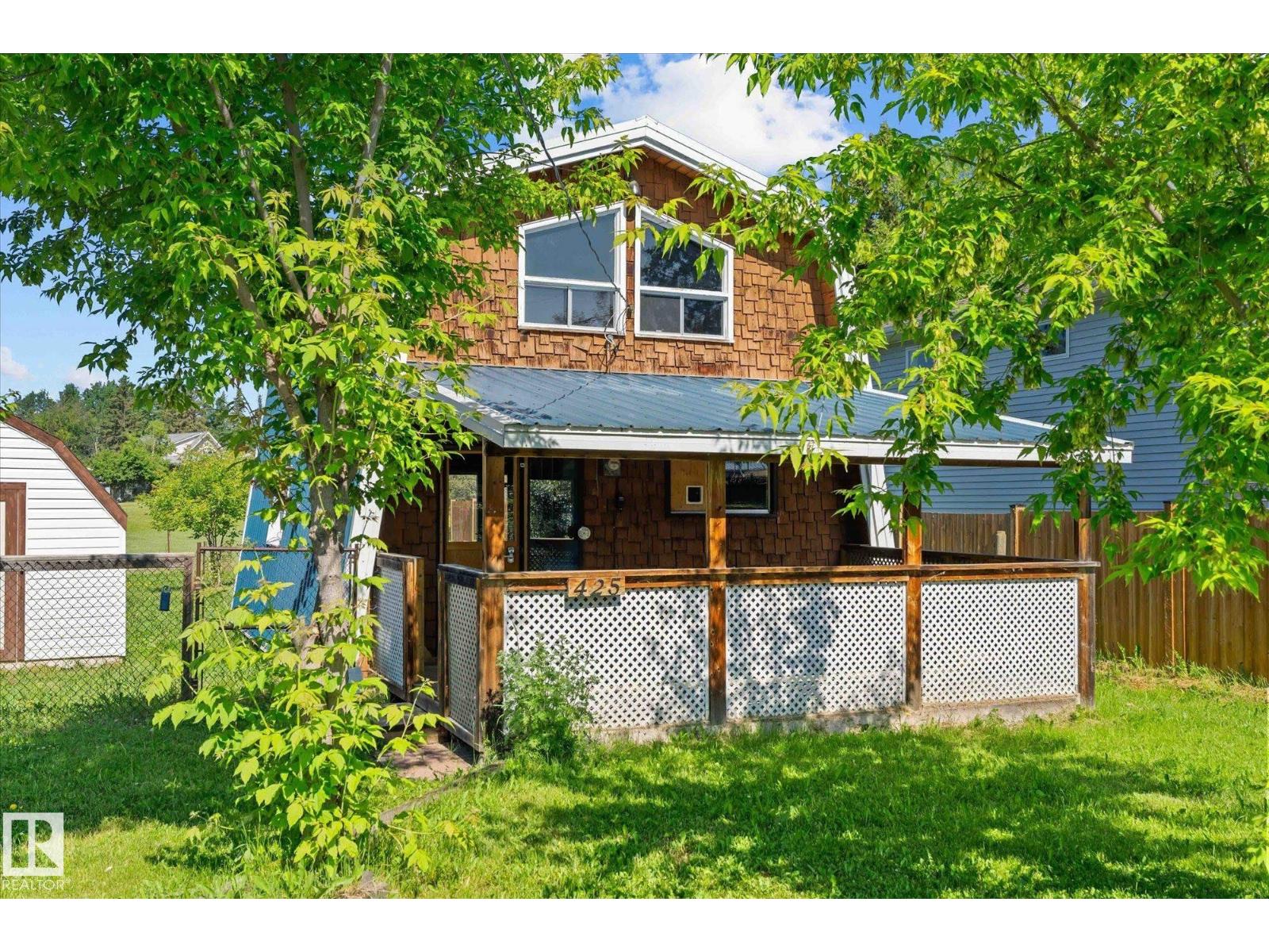 425 4 St. Yellowstone Property Photo 1