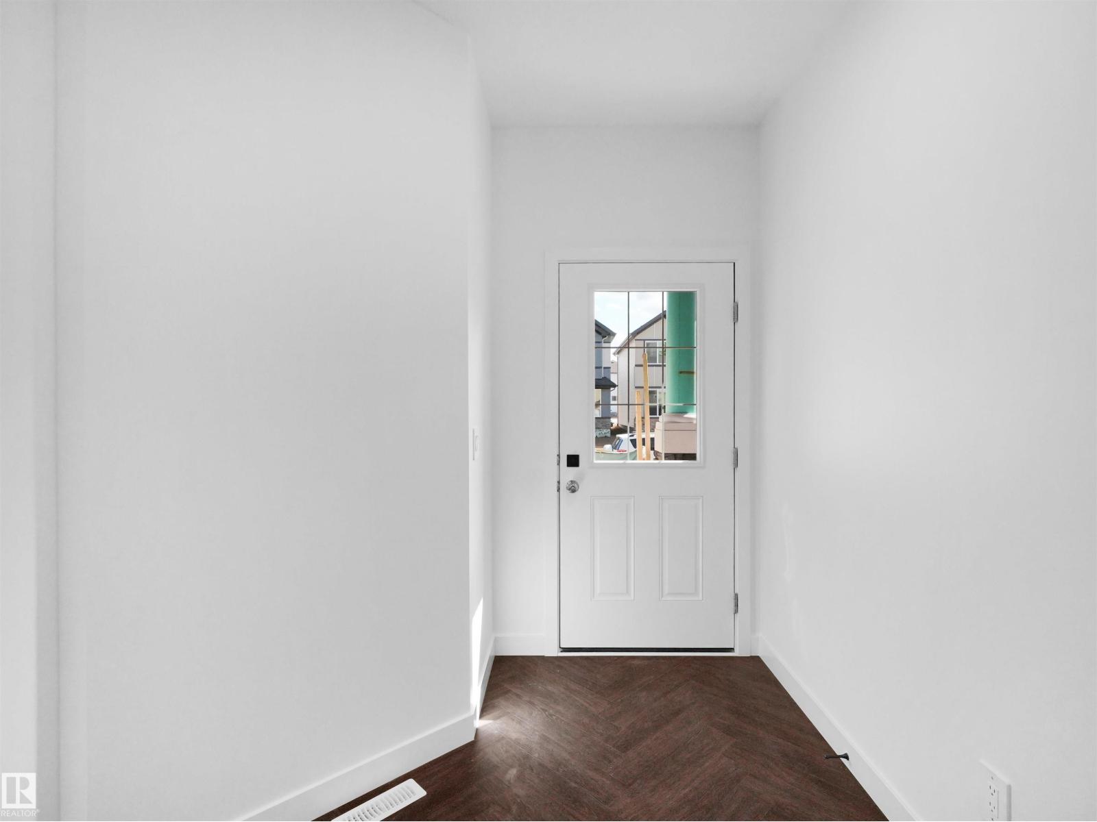 20624 43 Av Nw Property Photo 2