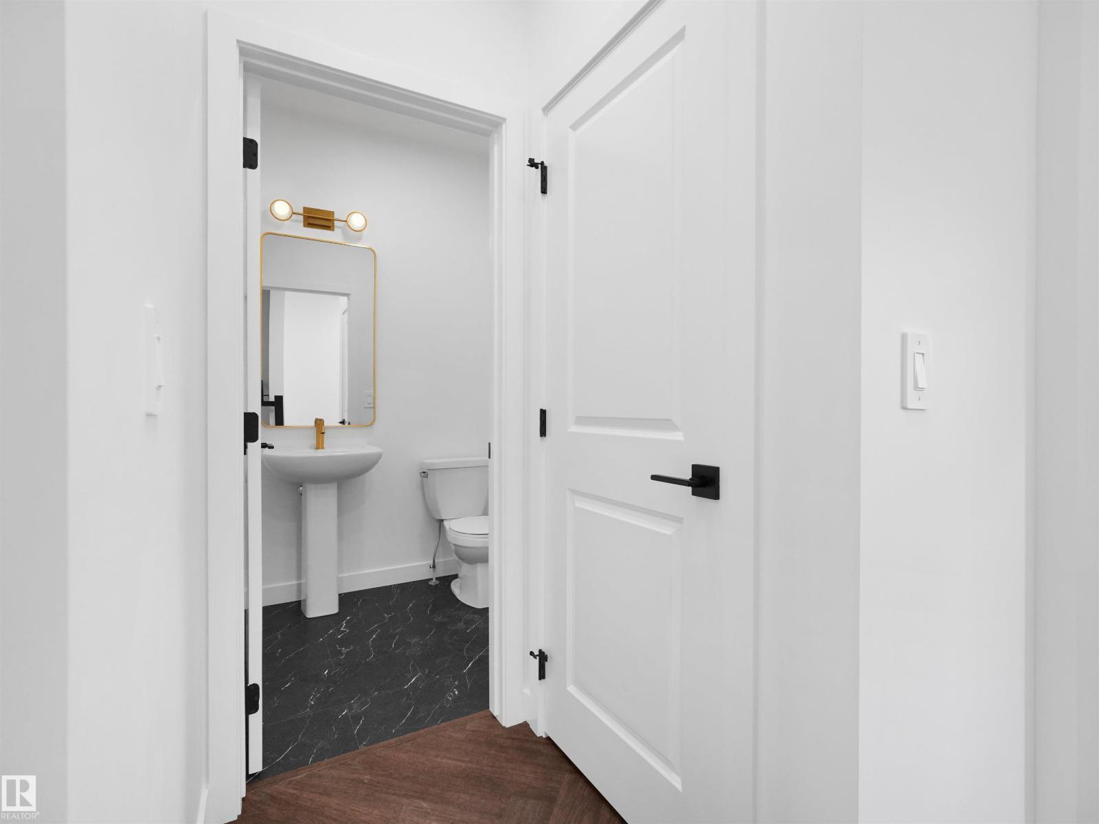 20624 43 Av Nw Property Photo 4