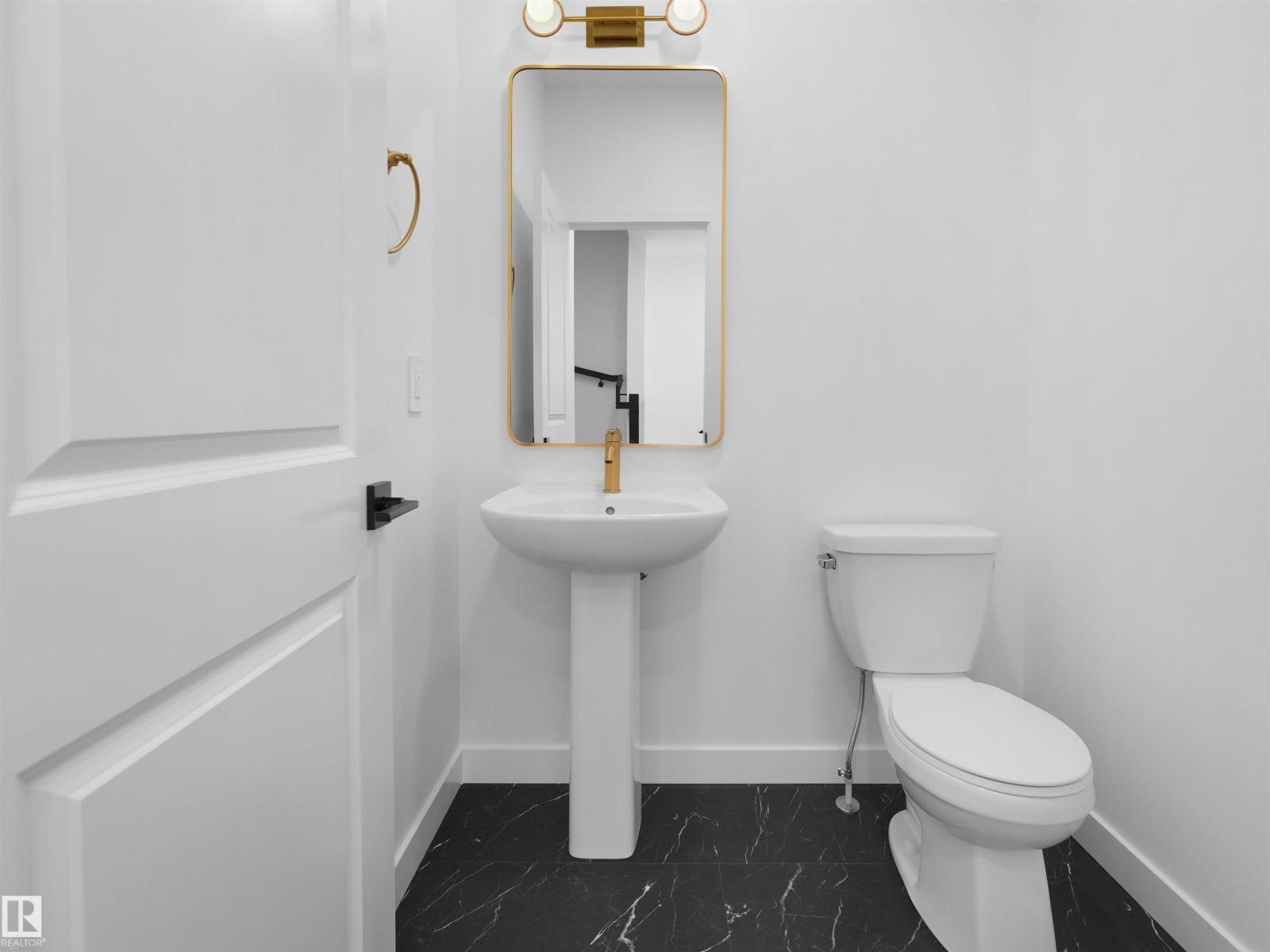 20624 43 Av Nw Property Photo 5