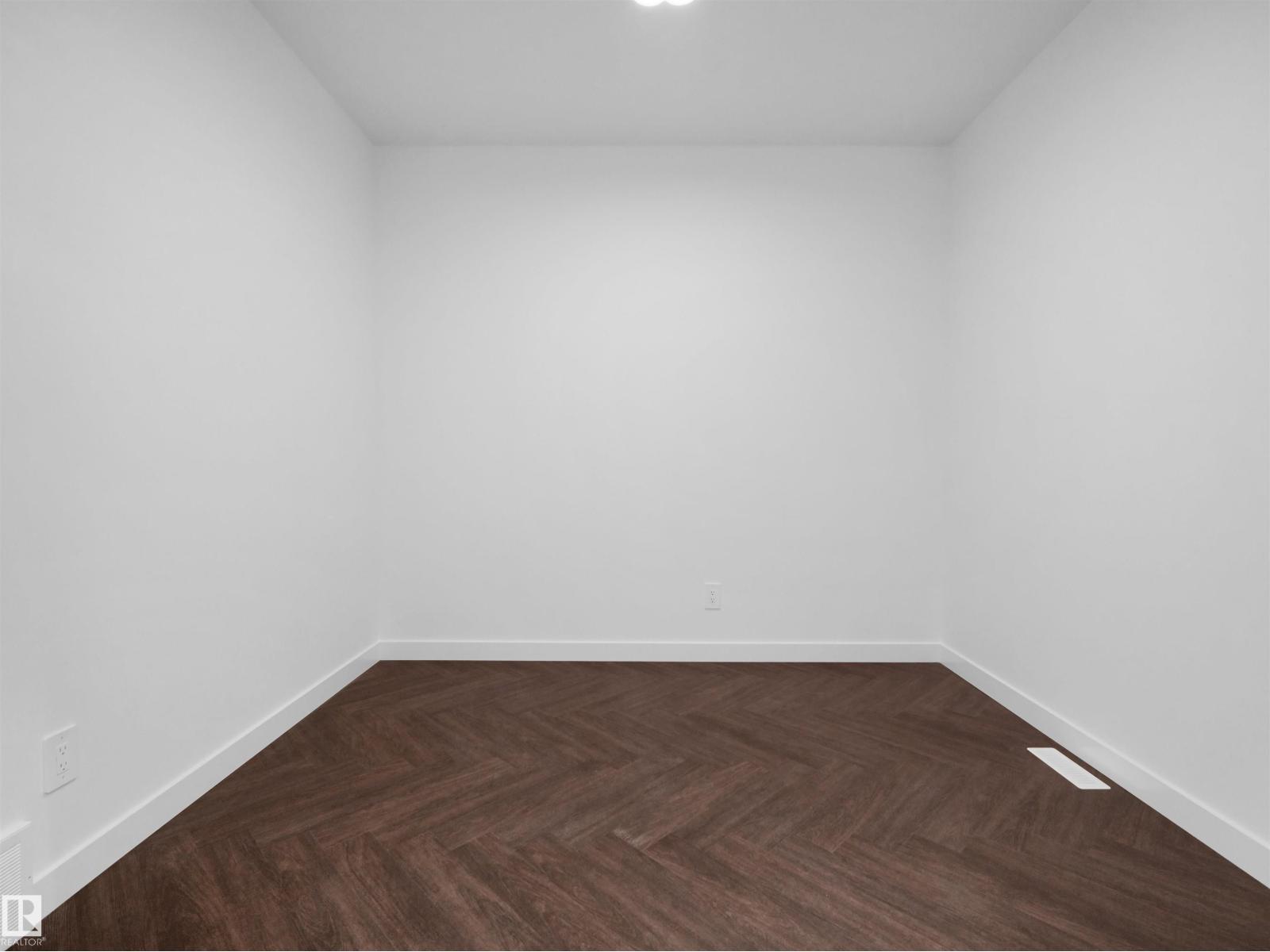 20624 43 Av Nw Property Photo 7