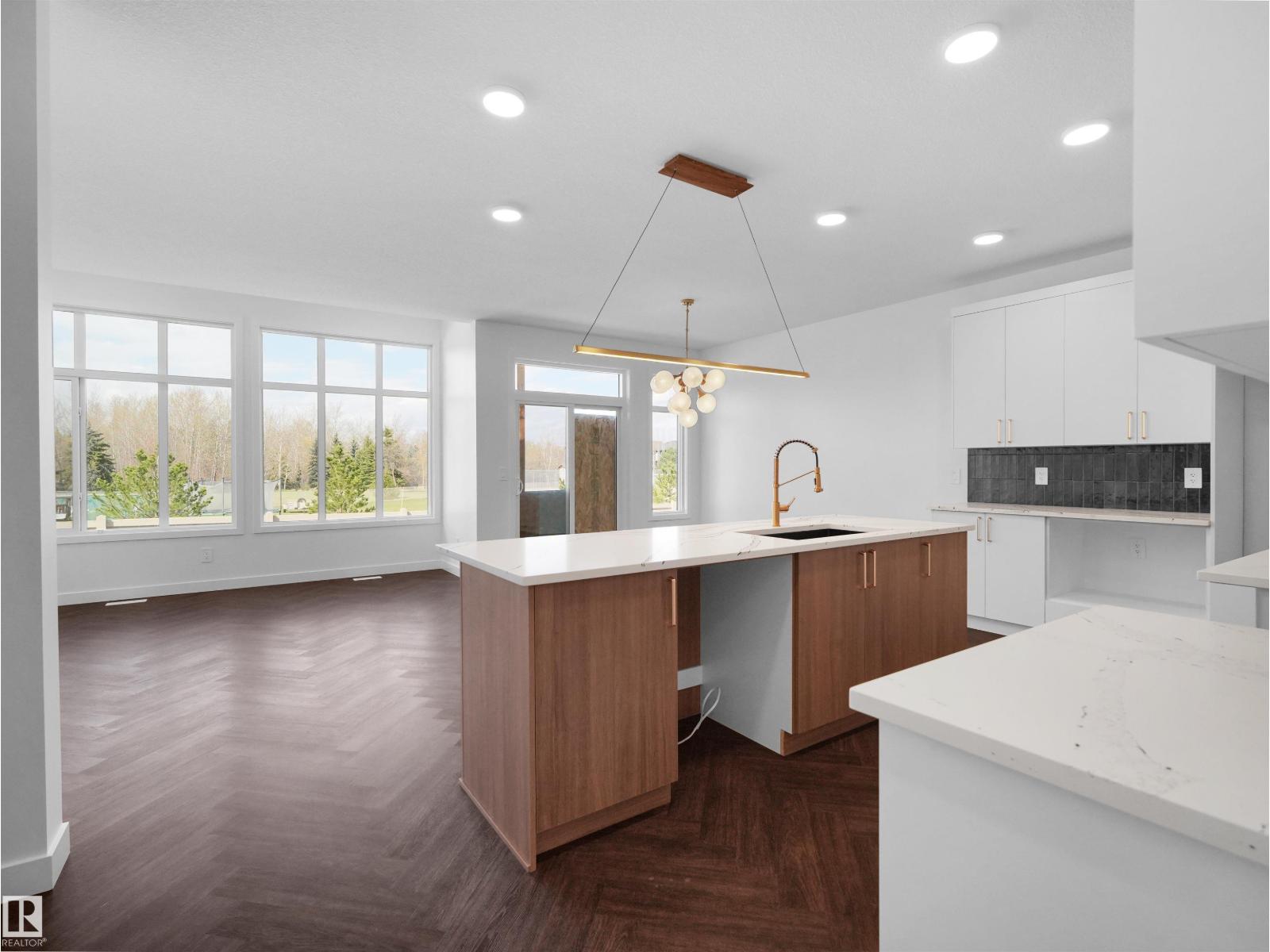 20624 43 Av Nw Property Photo 8