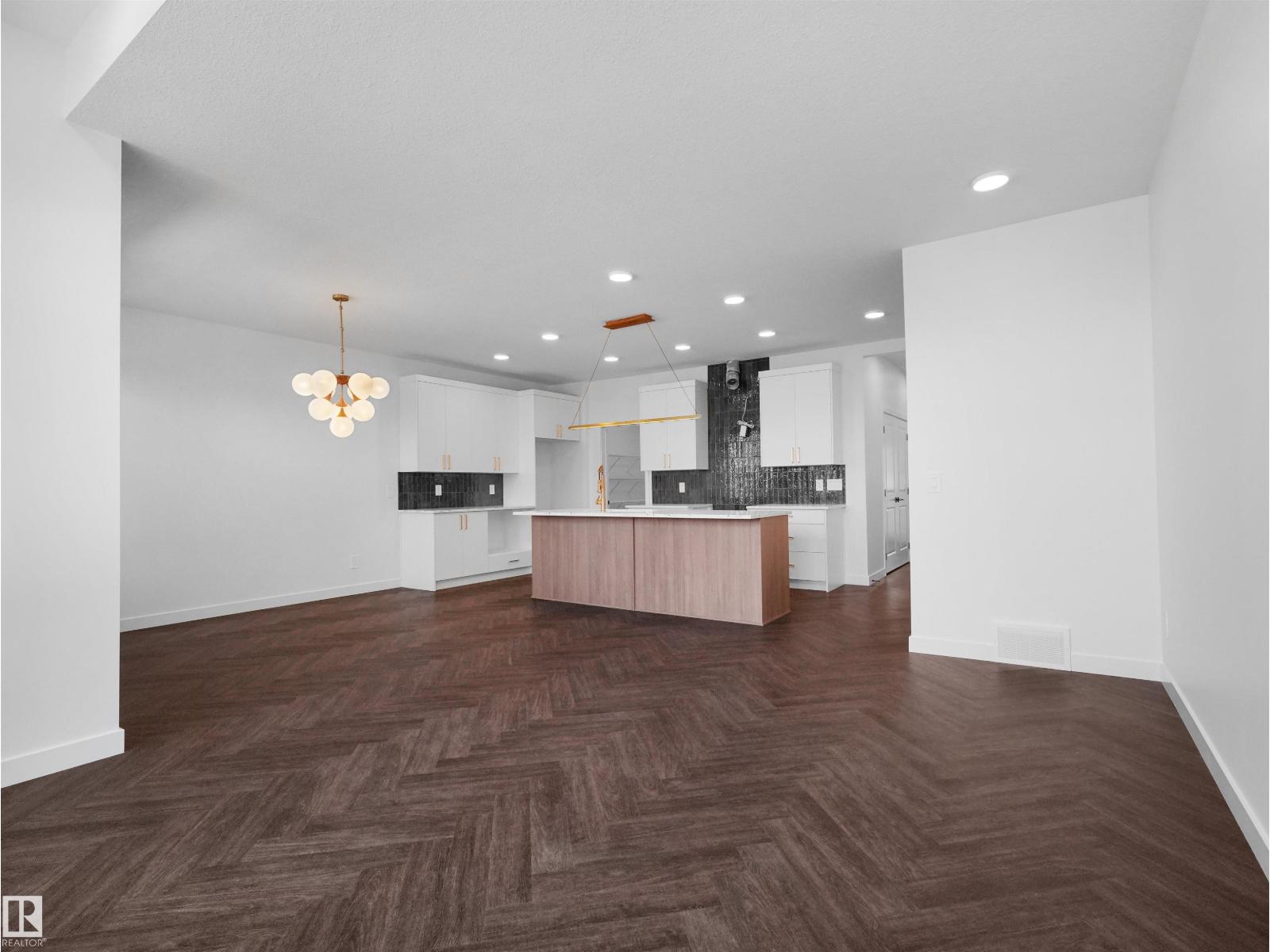 20624 43 Av Nw Property Photo 14
