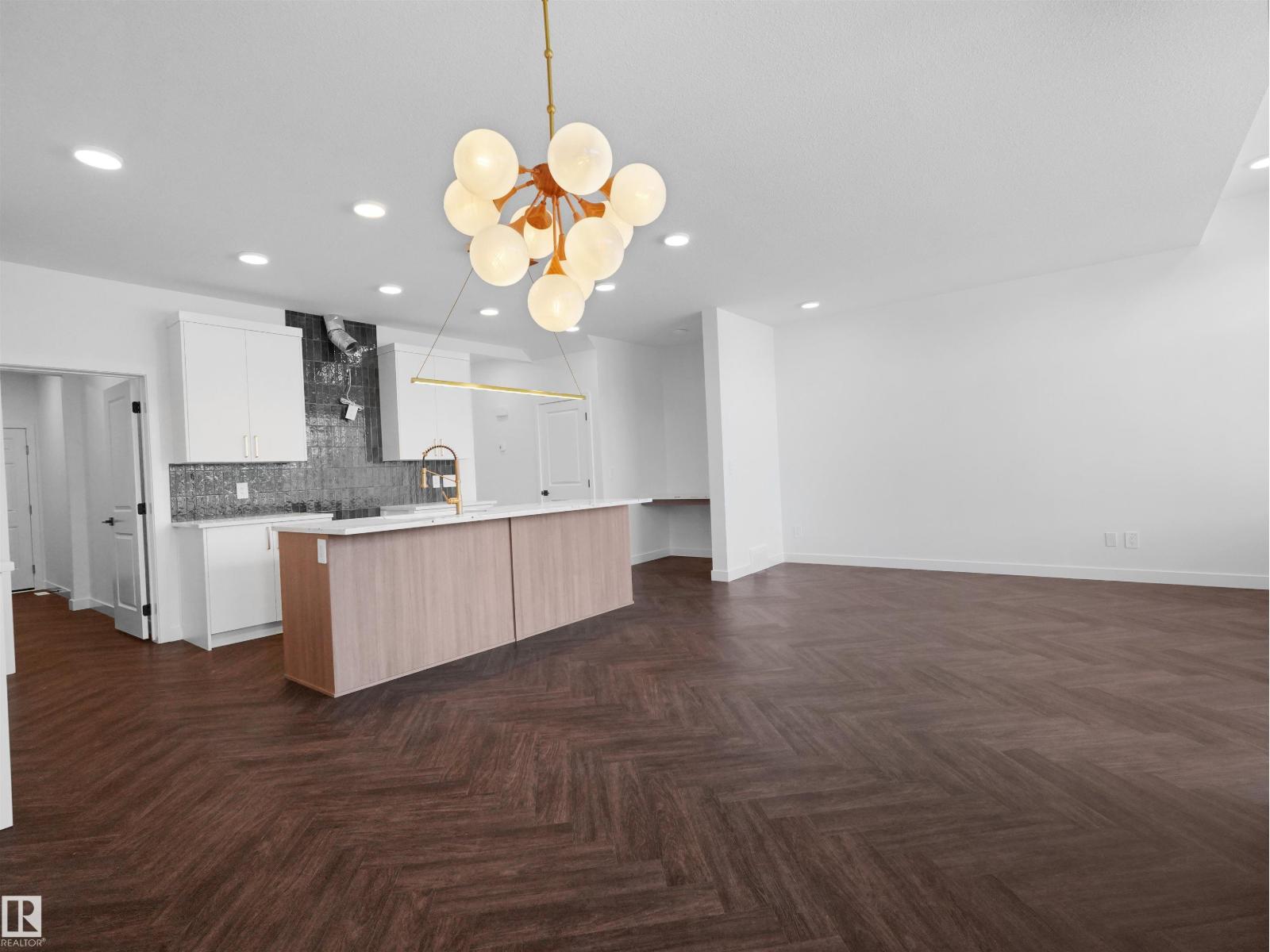 20624 43 Av Nw Property Photo 15