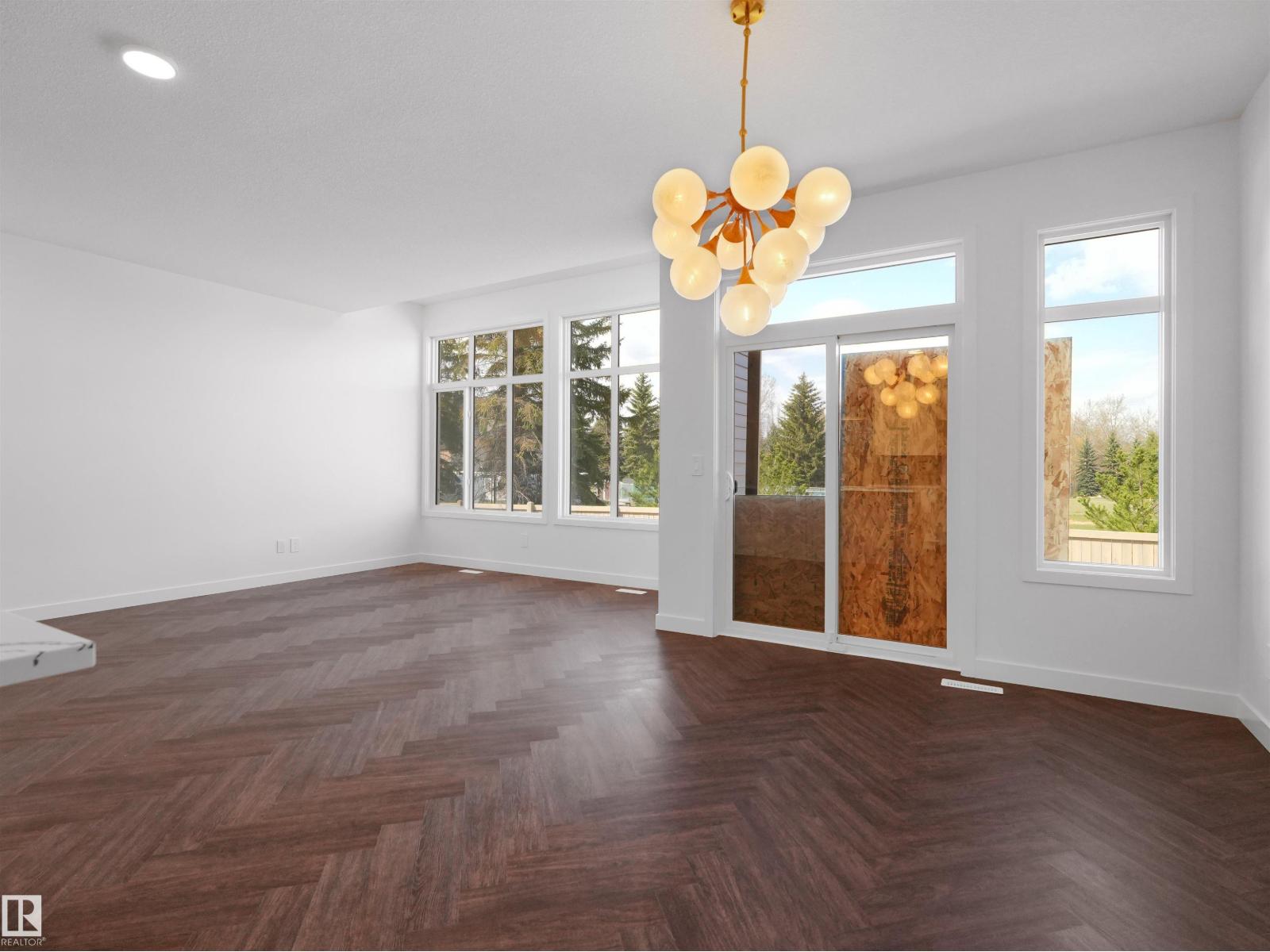 20624 43 Av Nw Property Photo 16