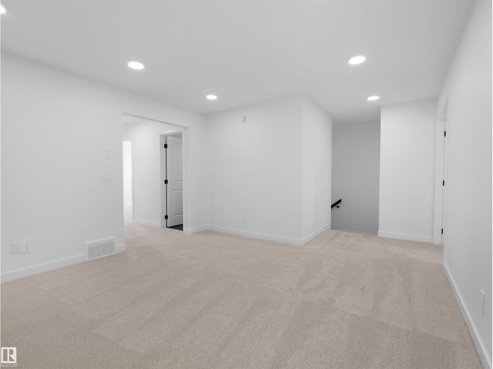 20624 43 Av Nw Property Photo 23