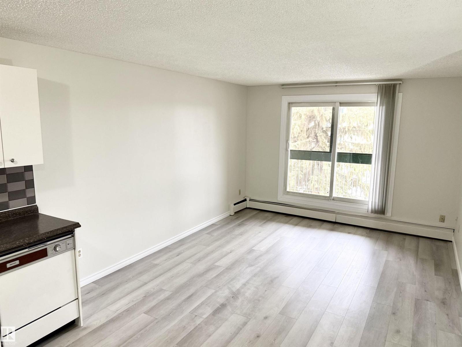 #307 1620 48 St Nw Property Photo 10