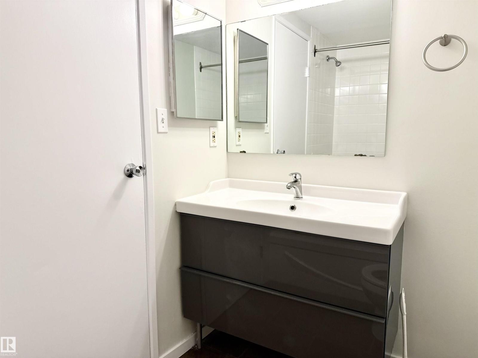 #307 1620 48 St Nw Property Photo 22