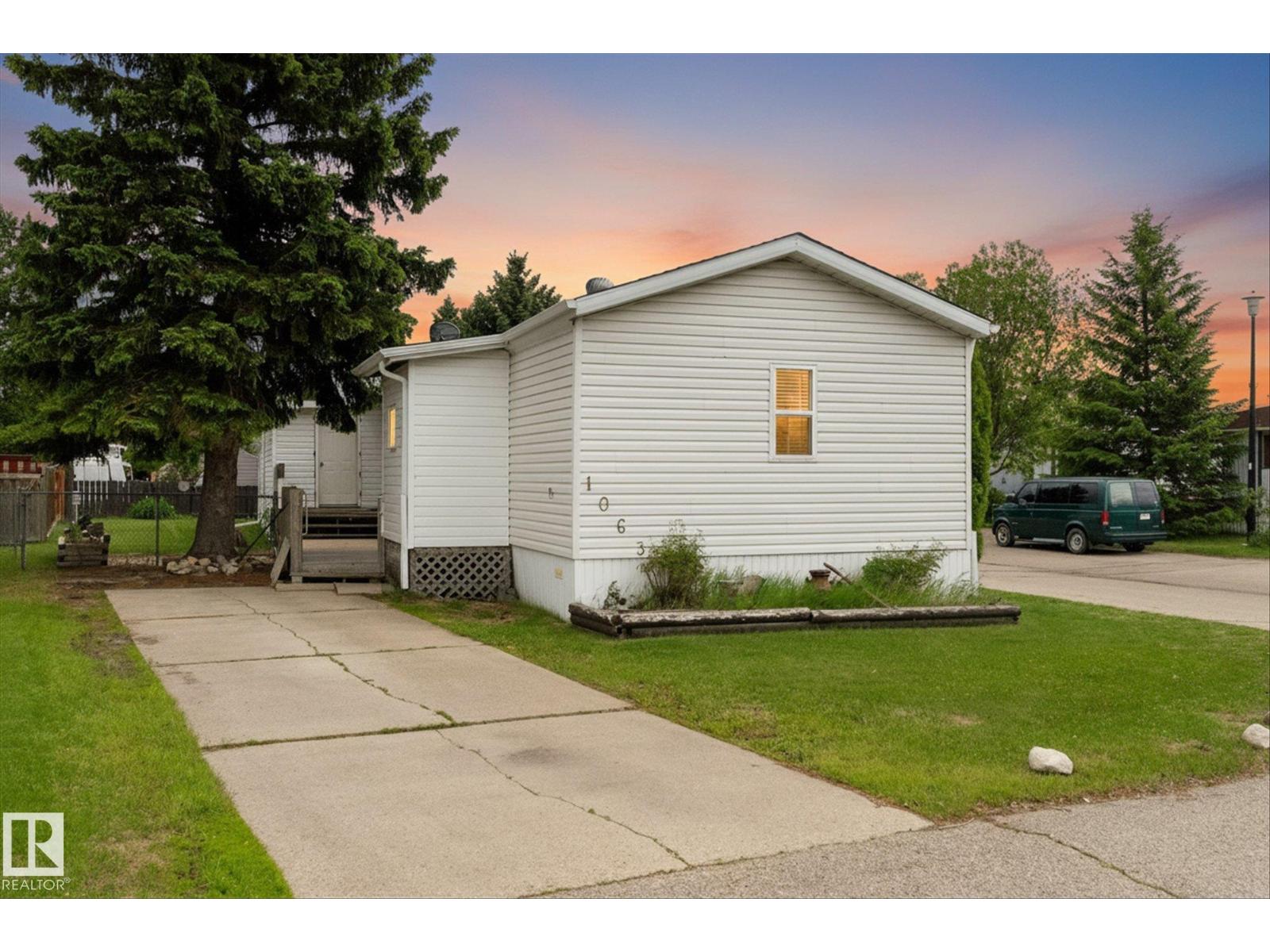1063 LAKELAND CR