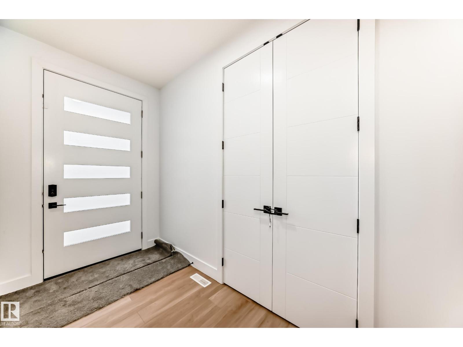 15108 11 St Nw Property Photo 3