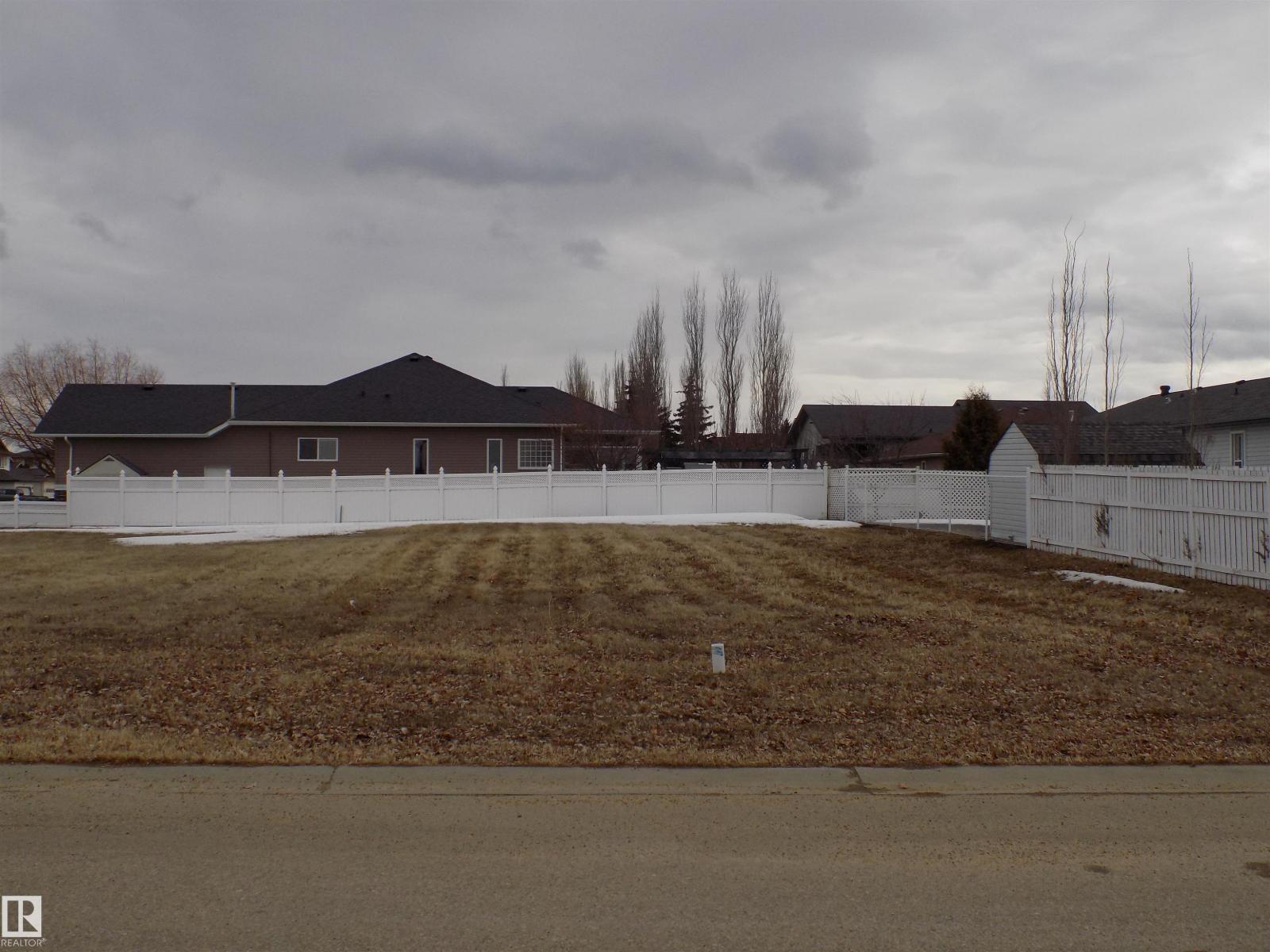 4236 54 Avenue Property Photo 1