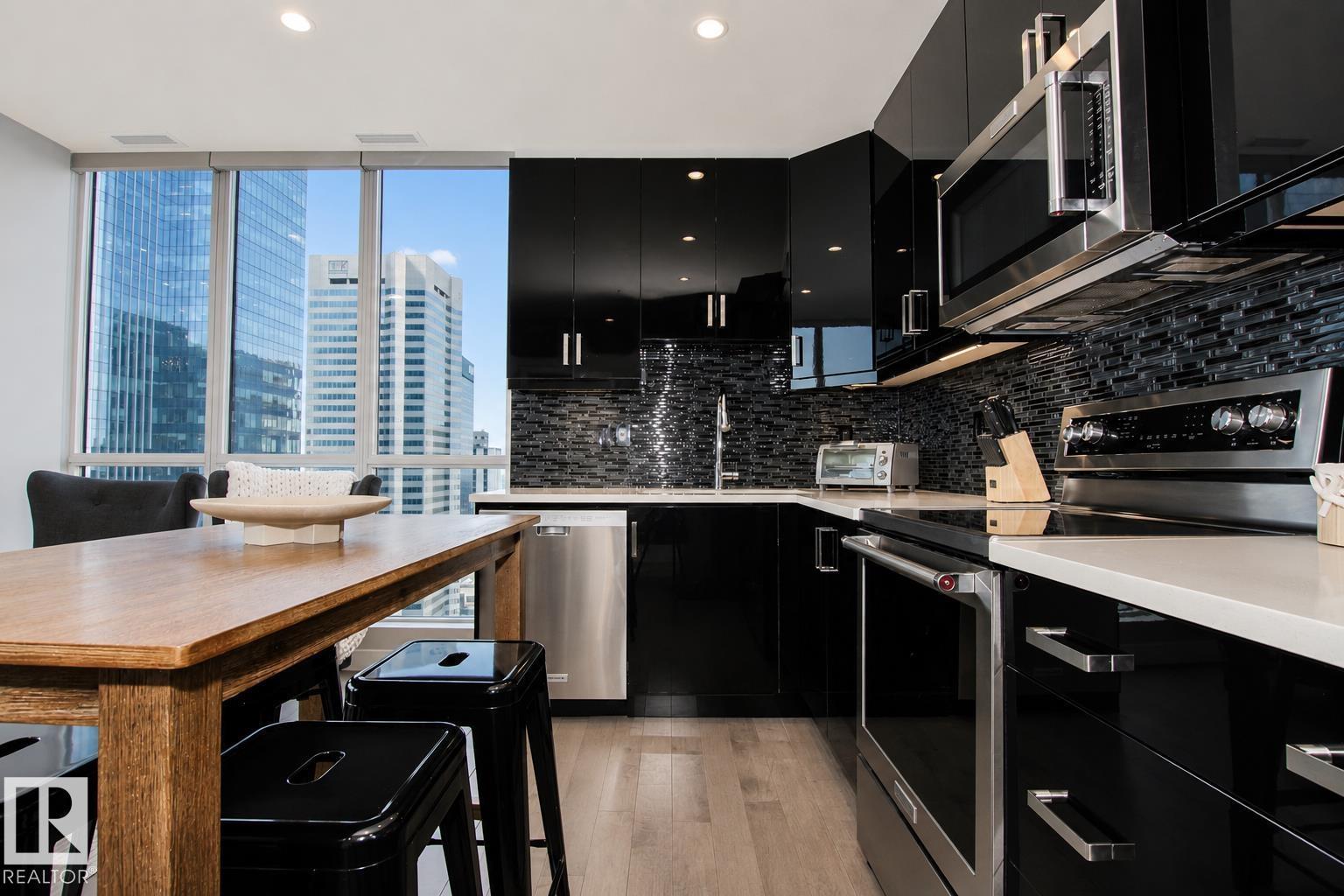 #2003 10238 103 St Nw Property Photo 10