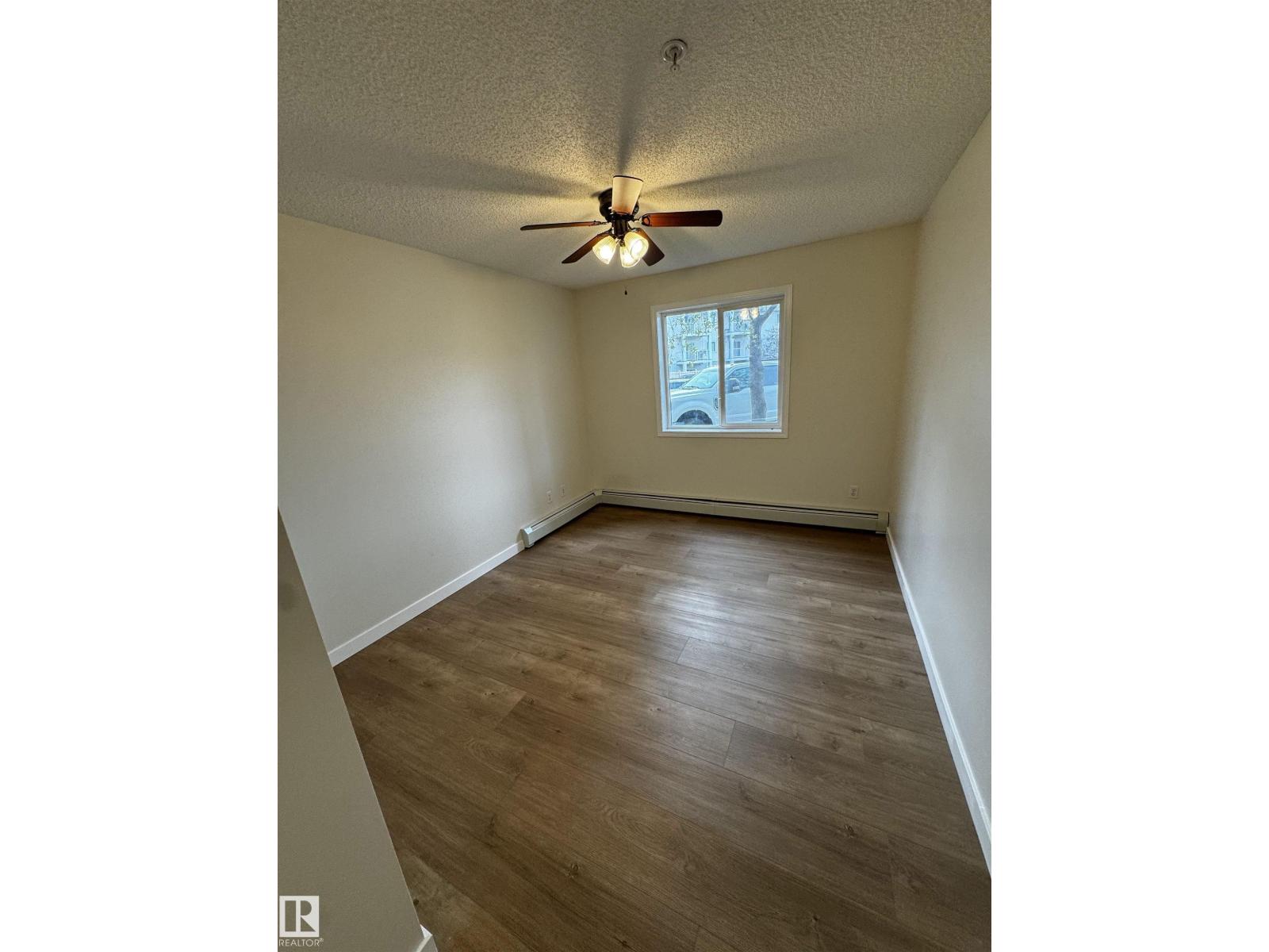 #136 16221 95 St Nw Property Photo 5