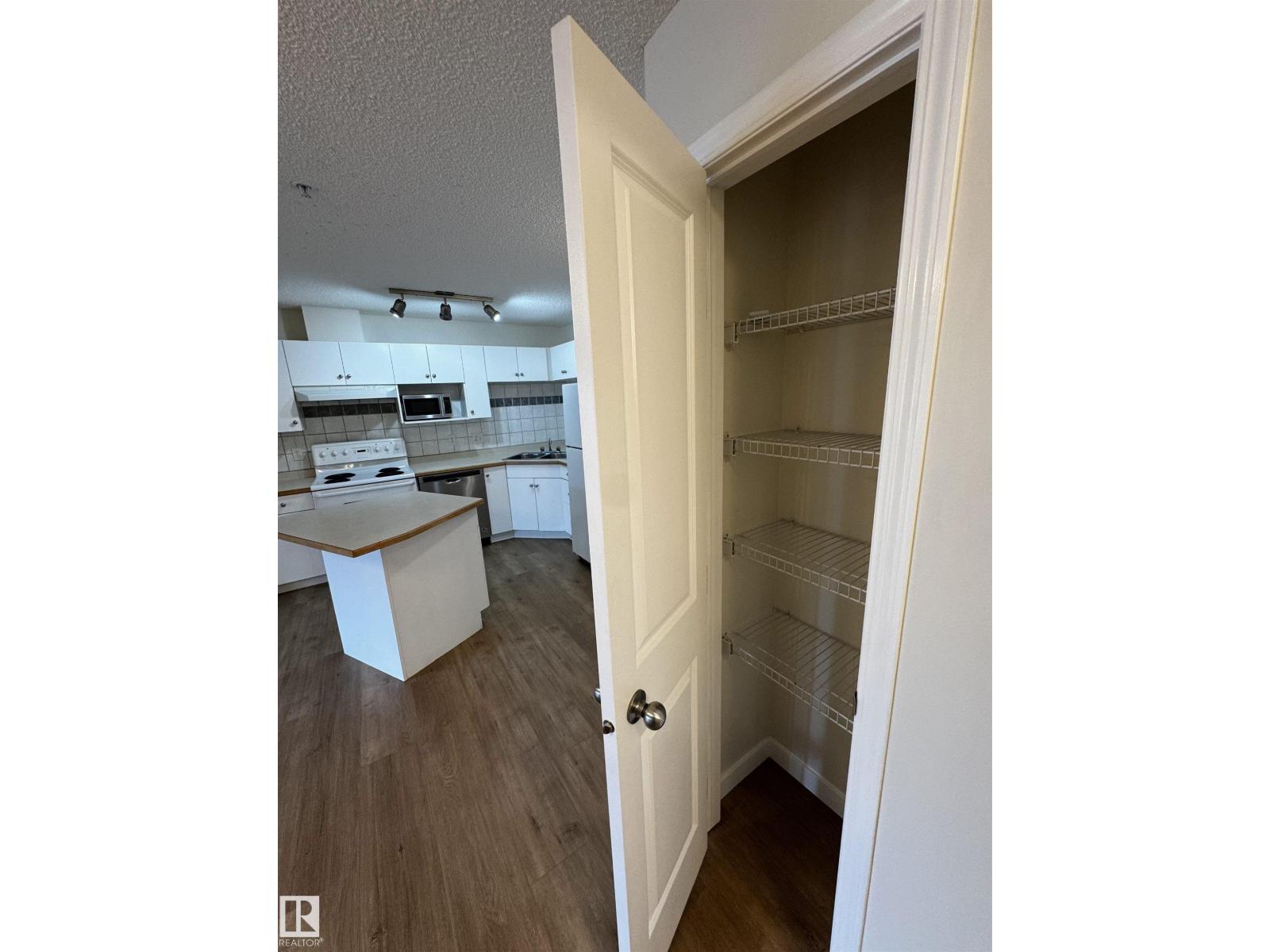 #136 16221 95 St Nw Property Photo 11