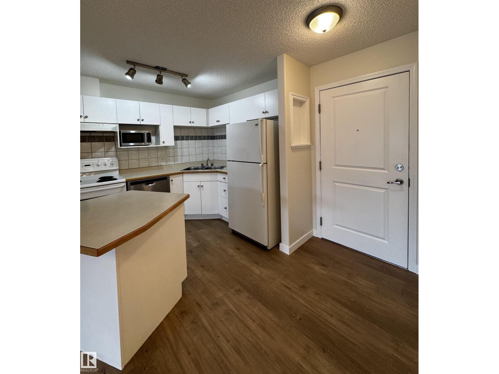 #136 16221 95 St Nw Property Photo 13