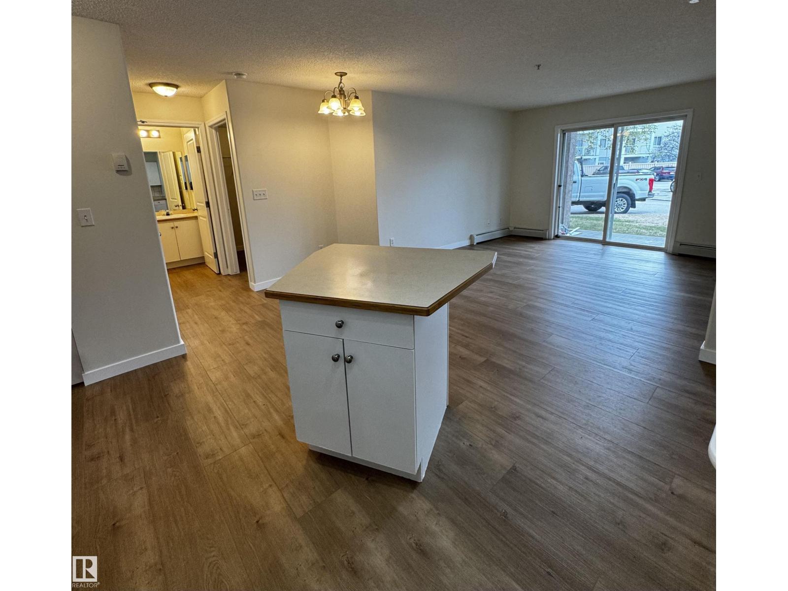#136 16221 95 St Nw Property Photo 16