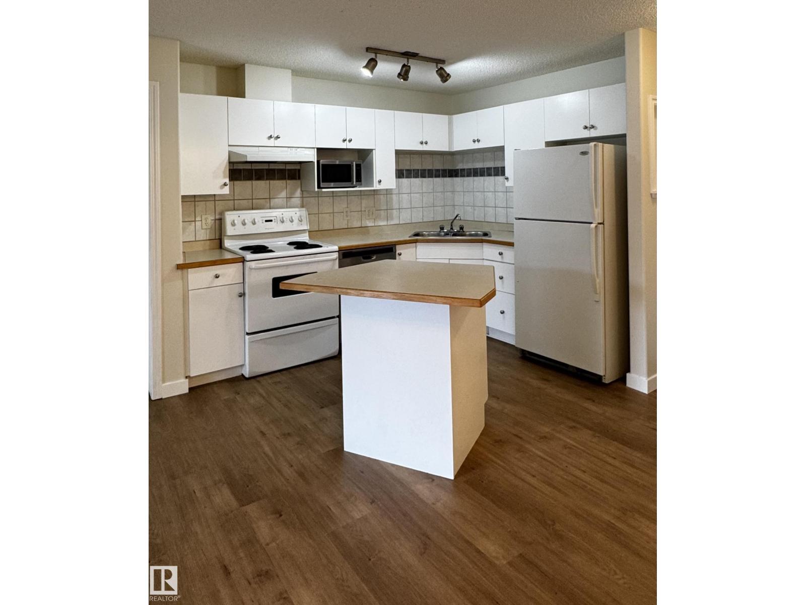 #136 16221 95 St Nw Property Photo 17