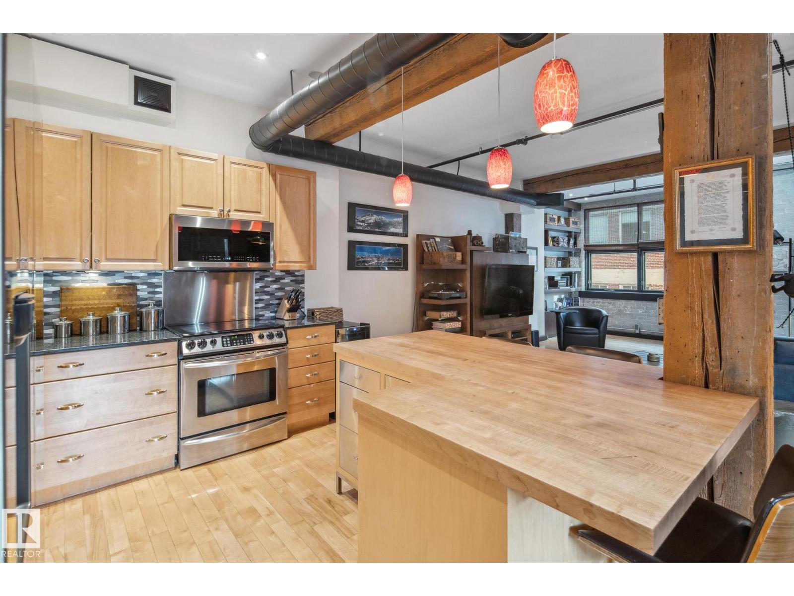 #302 10169 104 St Nw Property Photo 6