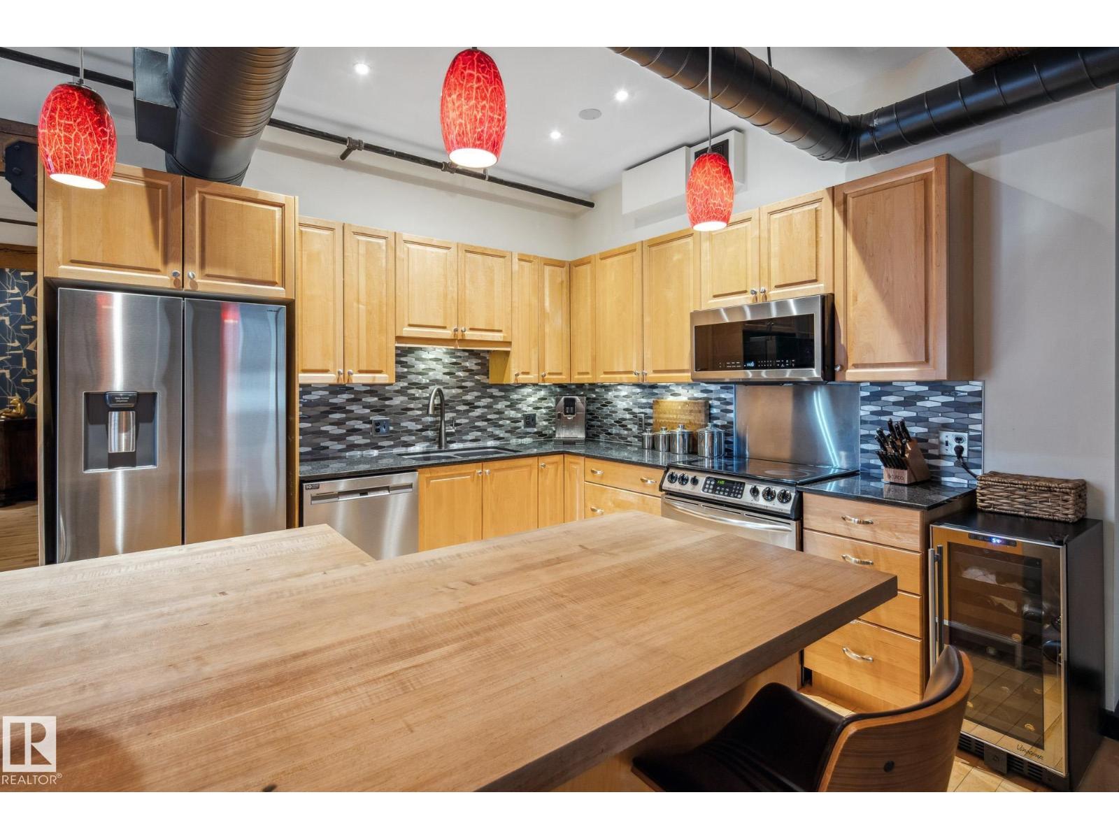 #302 10169 104 St Nw Property Photo 9