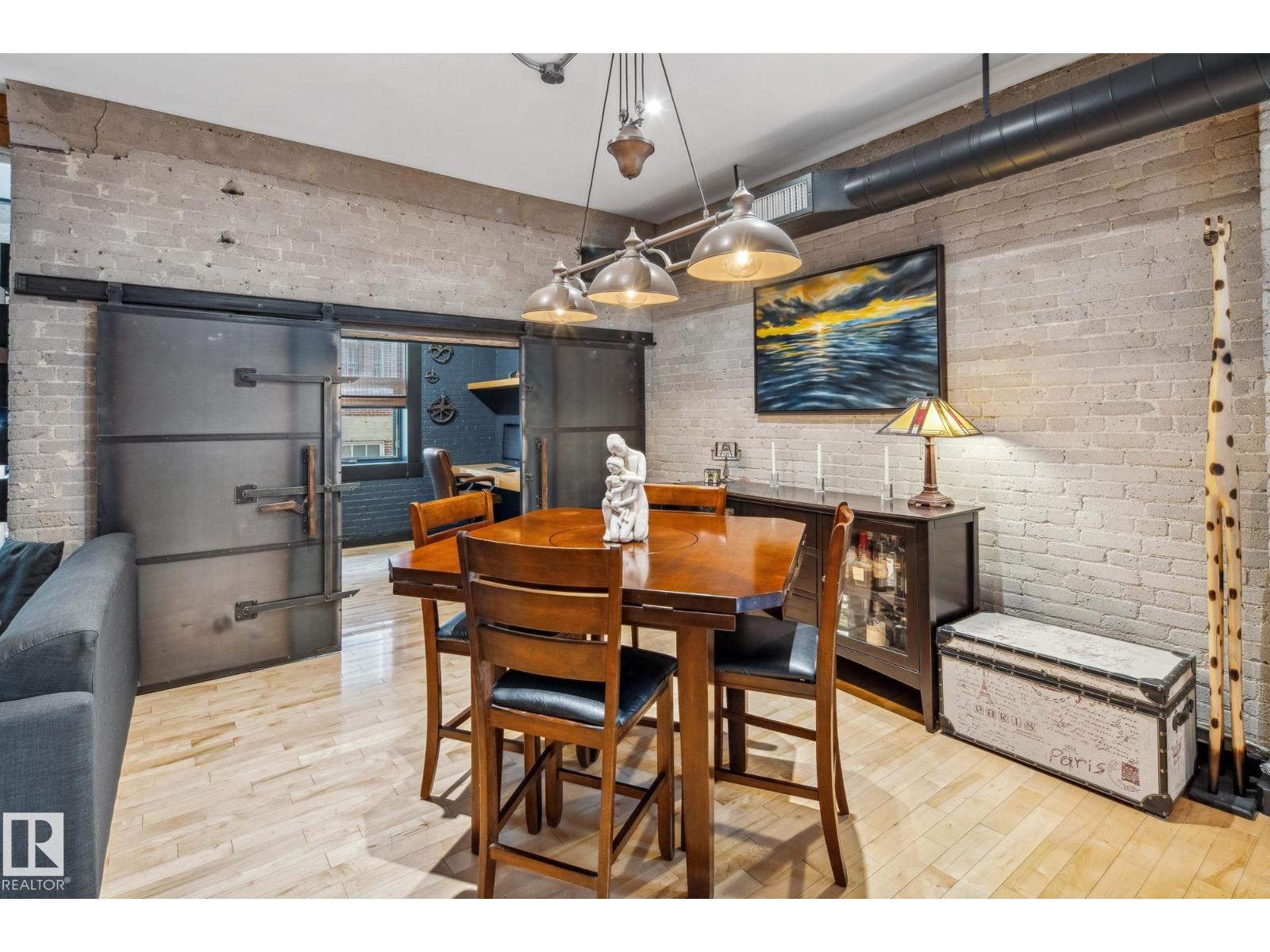 #302 10169 104 St Nw Property Photo 14