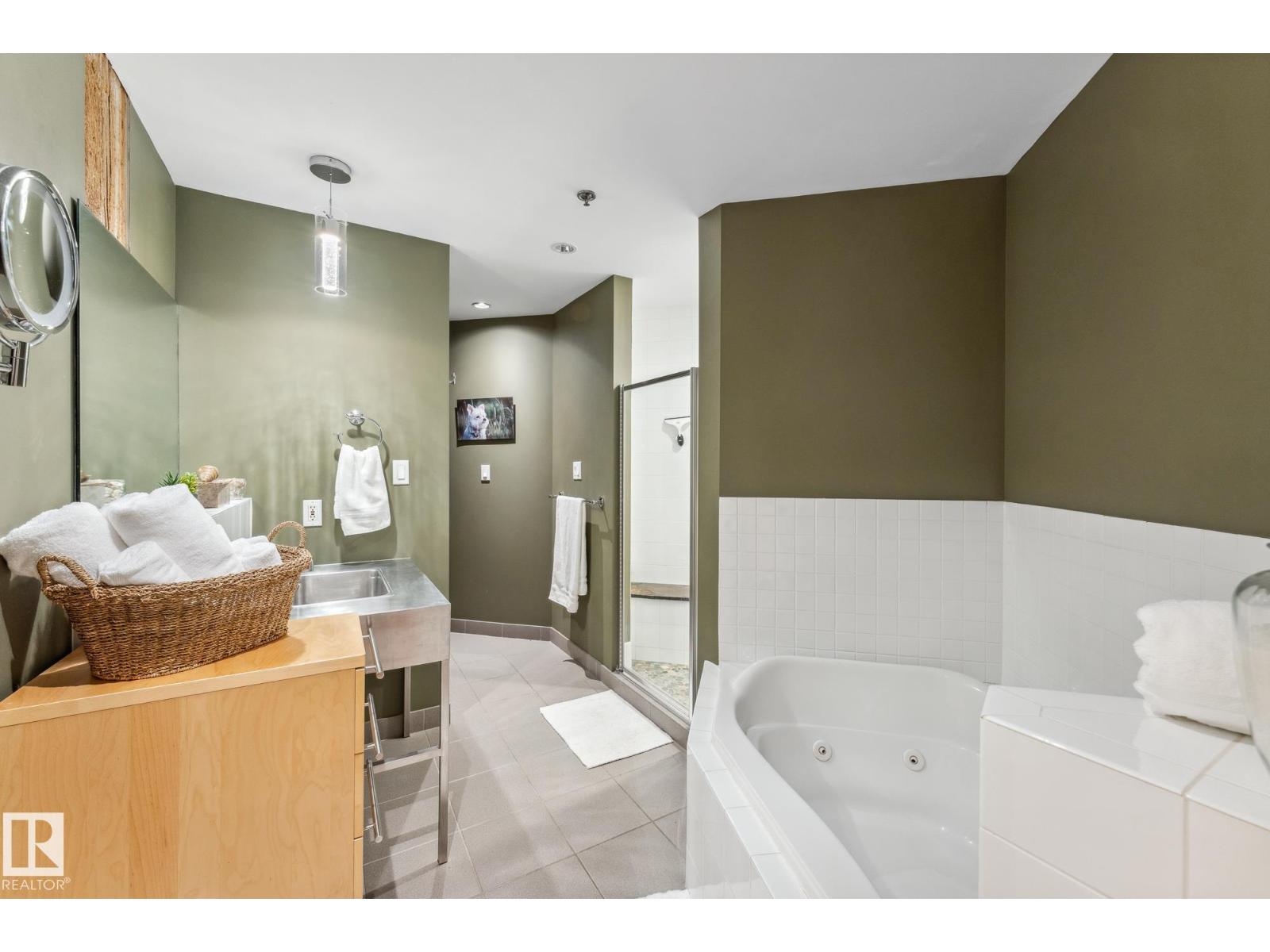 #302 10169 104 St Nw Property Photo 31