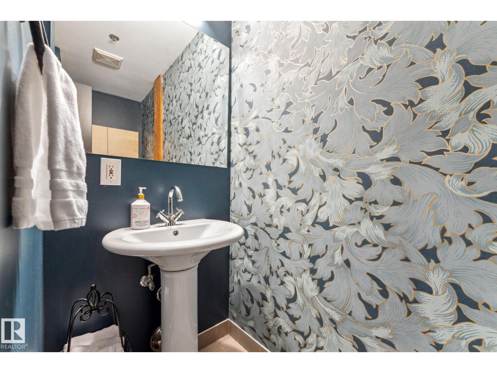 #302 10169 104 St Nw Property Photo 33