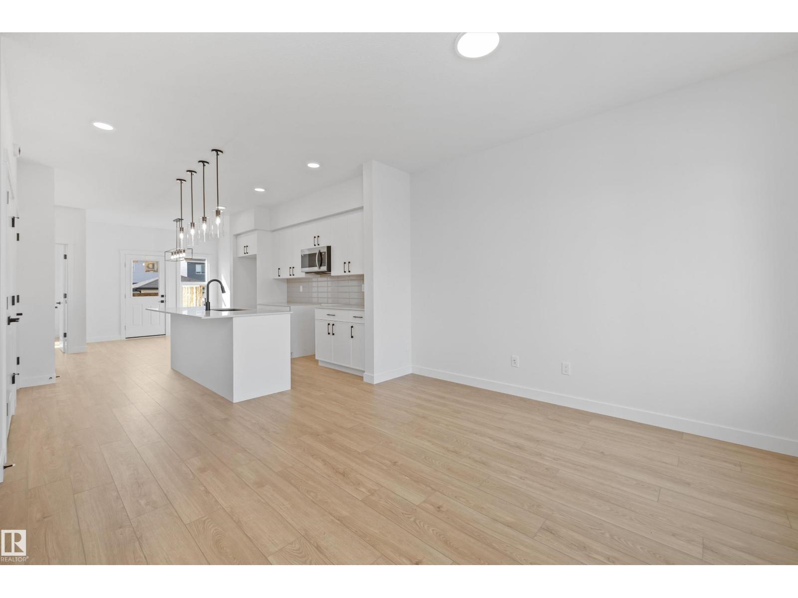 17544 63 St Nw Property Photo 7