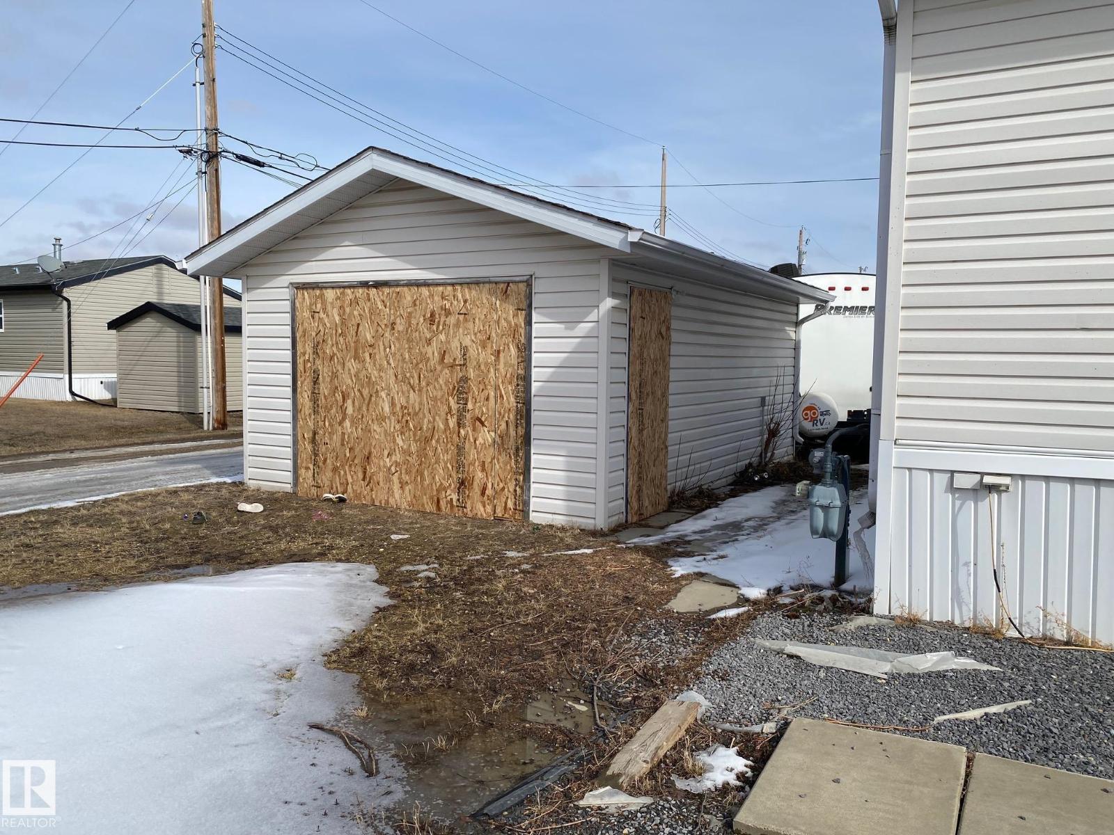 4816 48 Av Property Photo 2