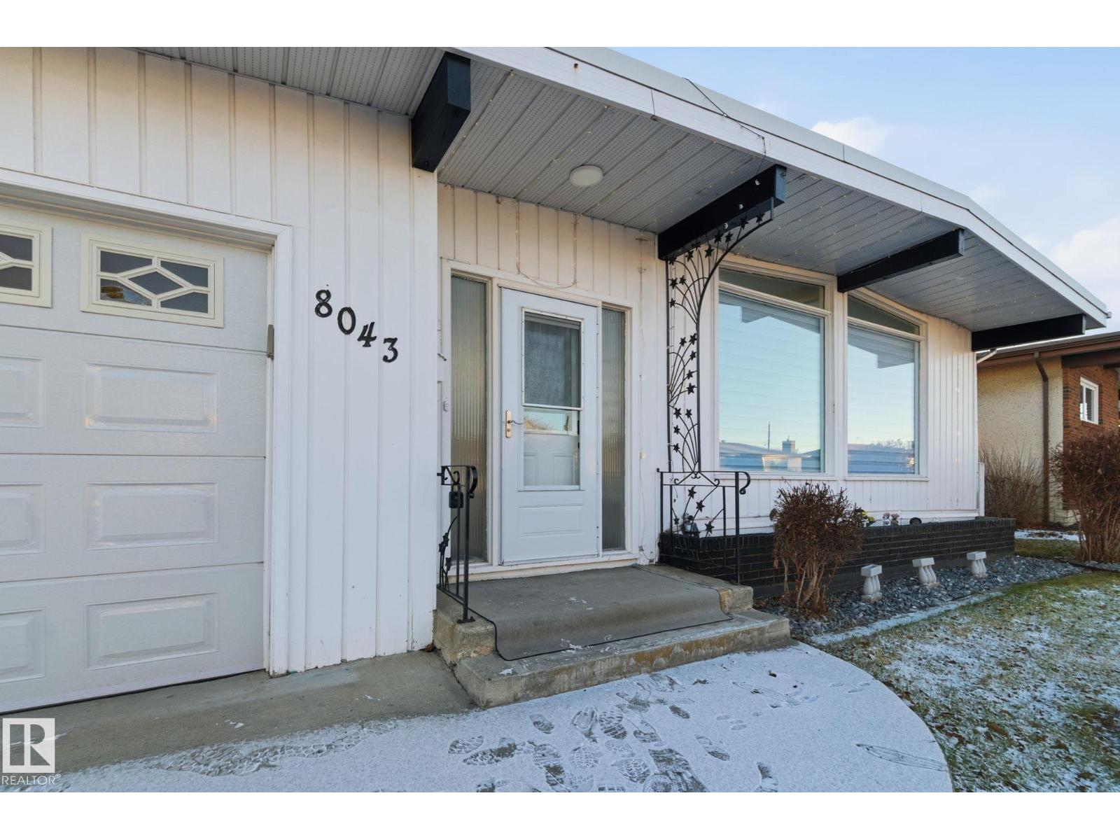 8043 135 Av Nw Property Photo 2