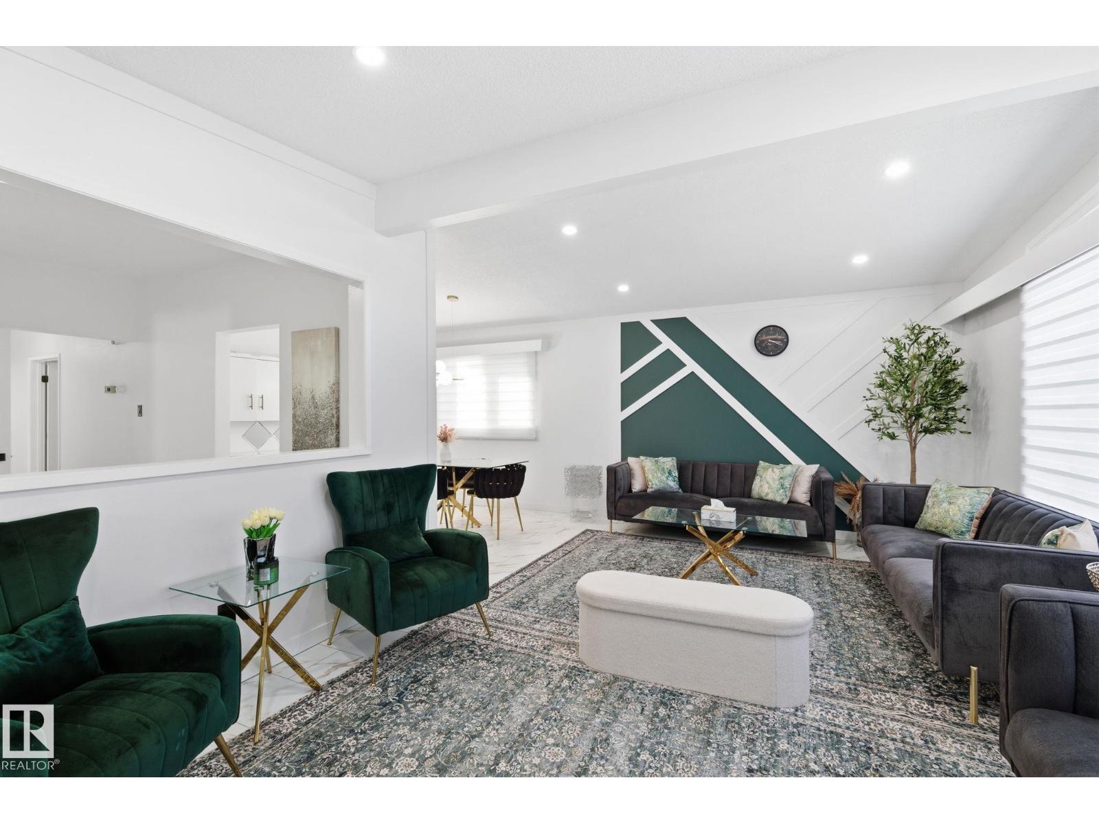 8043 135 Av Nw Property Photo 6
