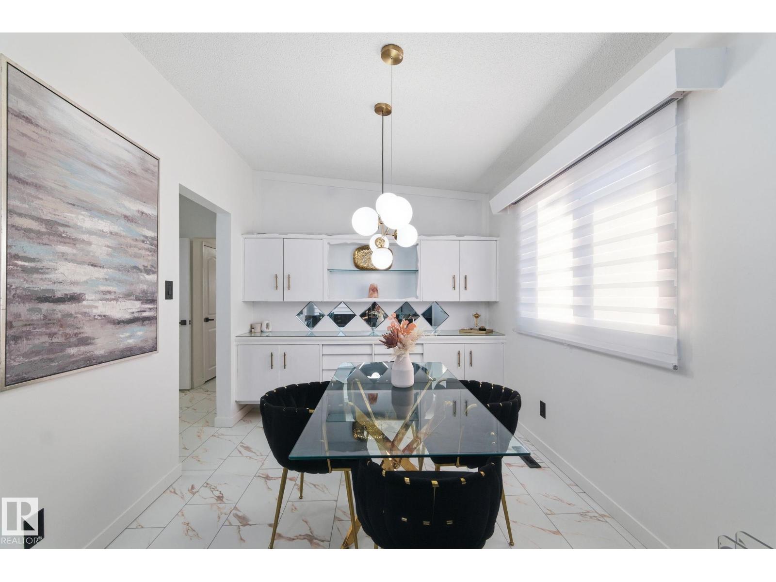 8043 135 Av Nw Property Photo 11