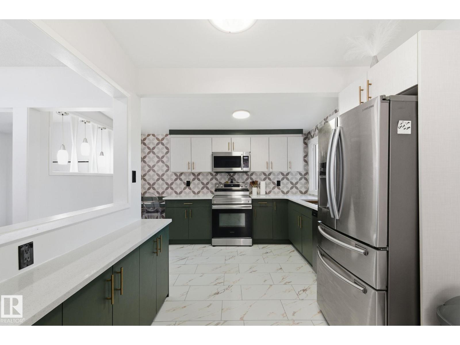 8043 135 Av Nw Property Photo 15