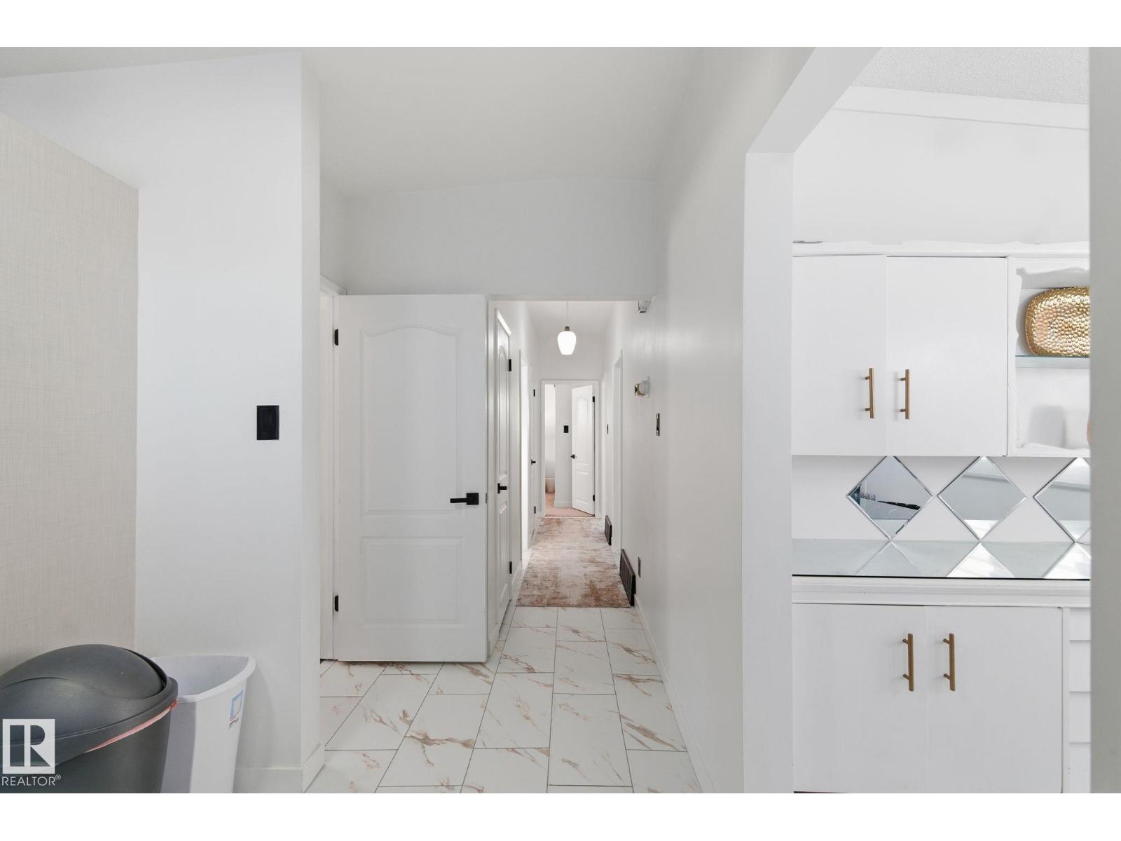 8043 135 Av Nw Property Photo 16