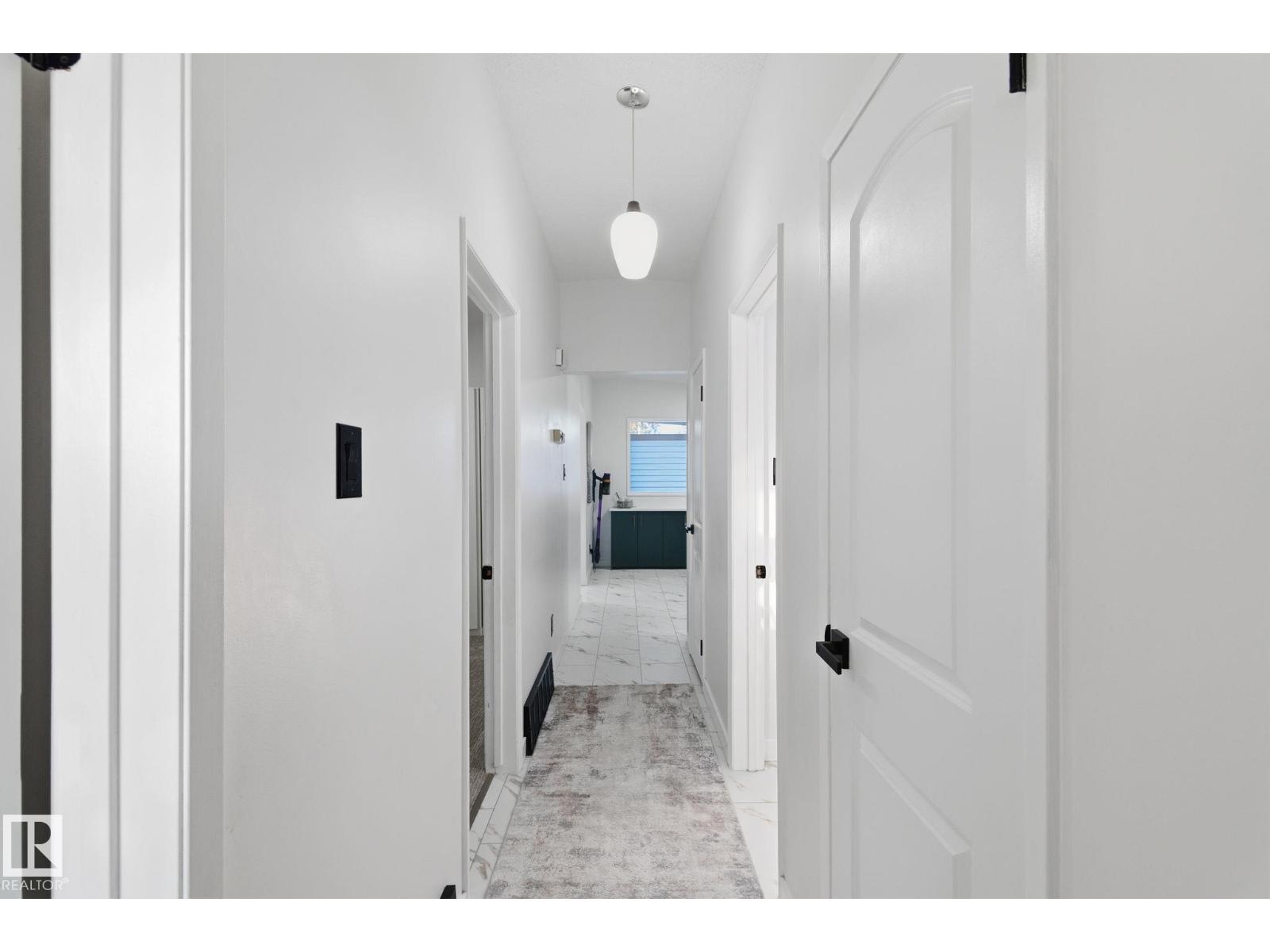8043 135 Av Nw Property Photo 17