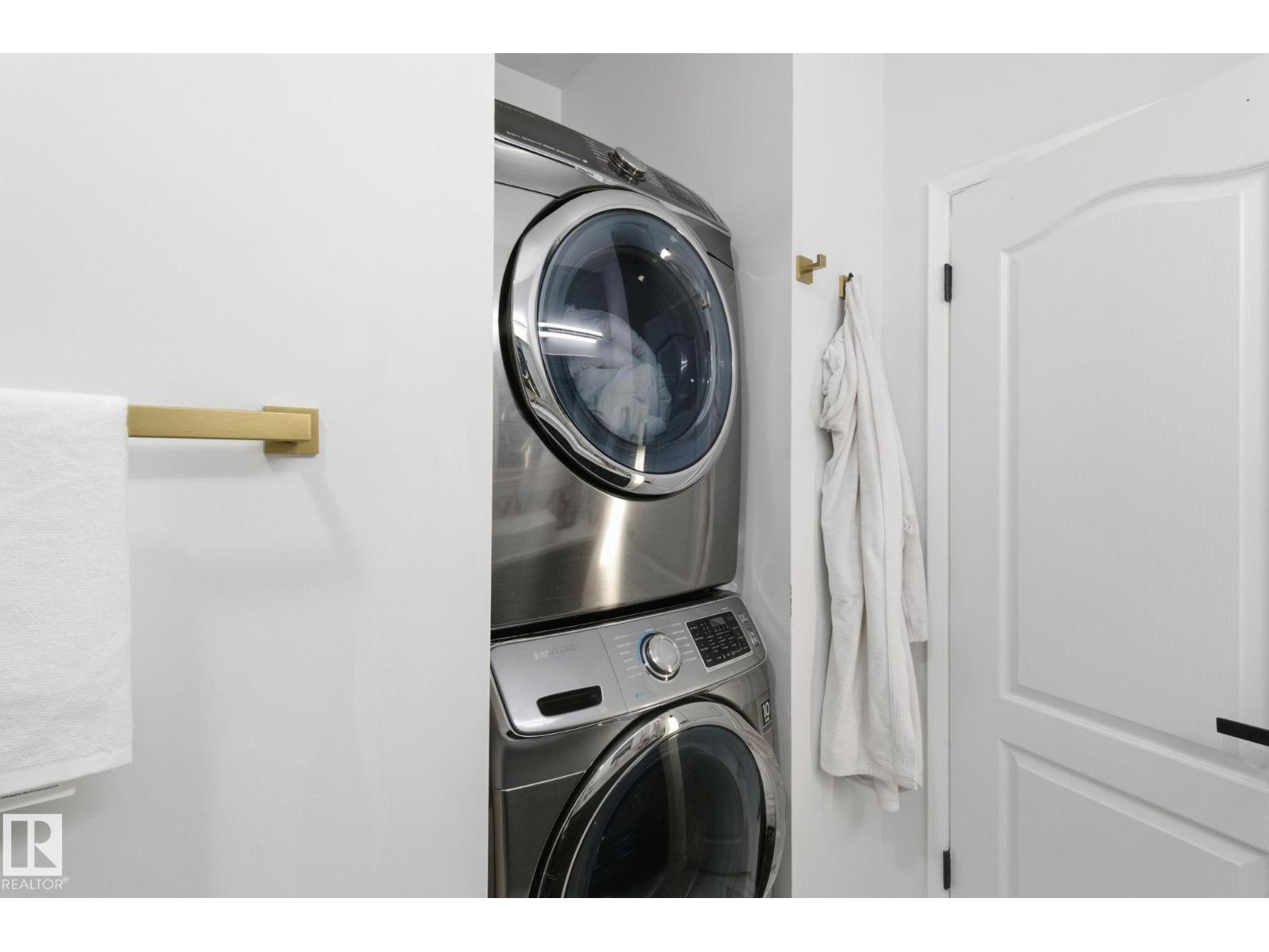8043 135 Av Nw Property Photo 21