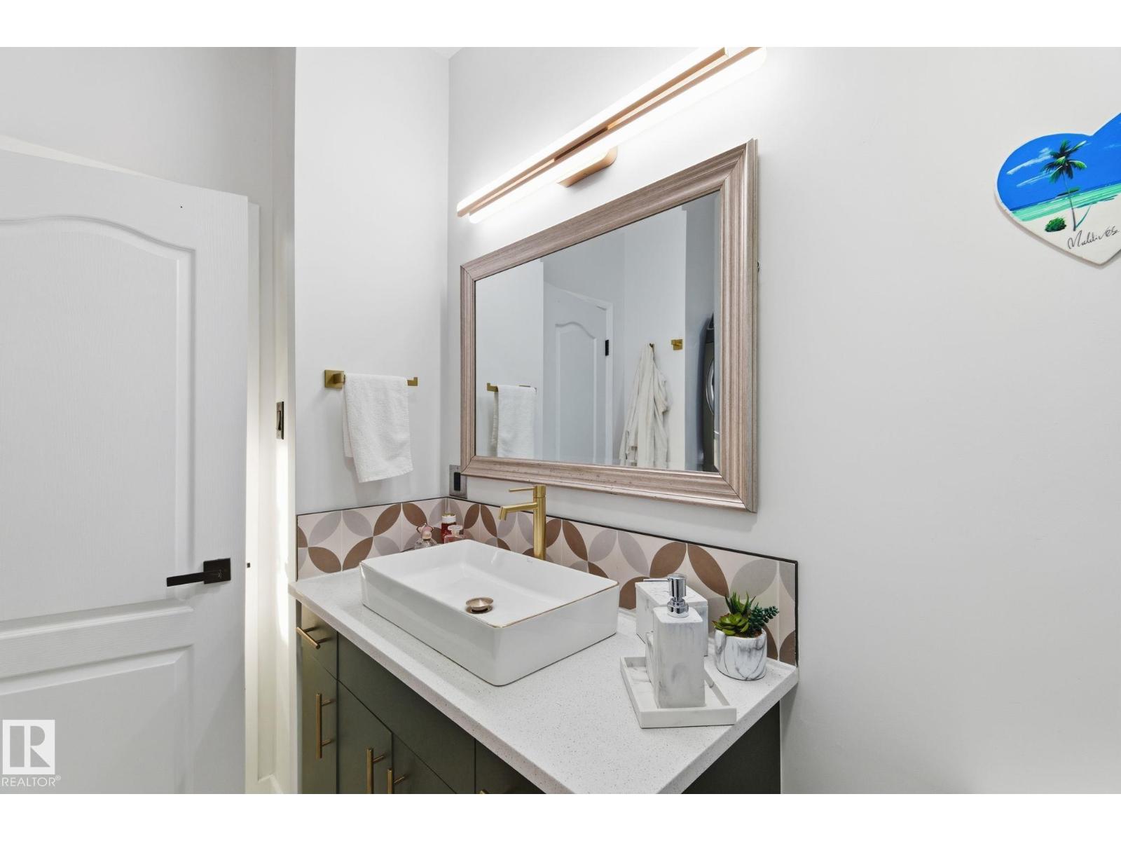 8043 135 Av Nw Property Photo 22