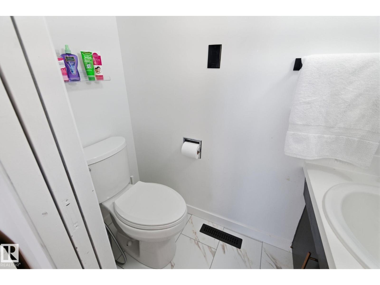 8043 135 Av Nw Property Photo 24