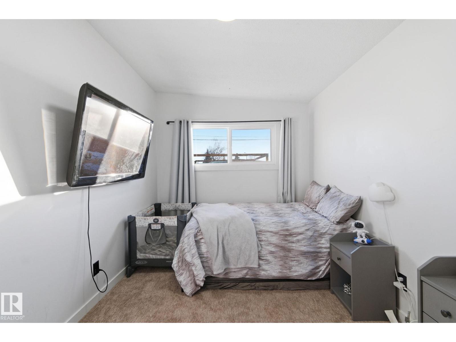 8043 135 Av Nw Property Photo 26