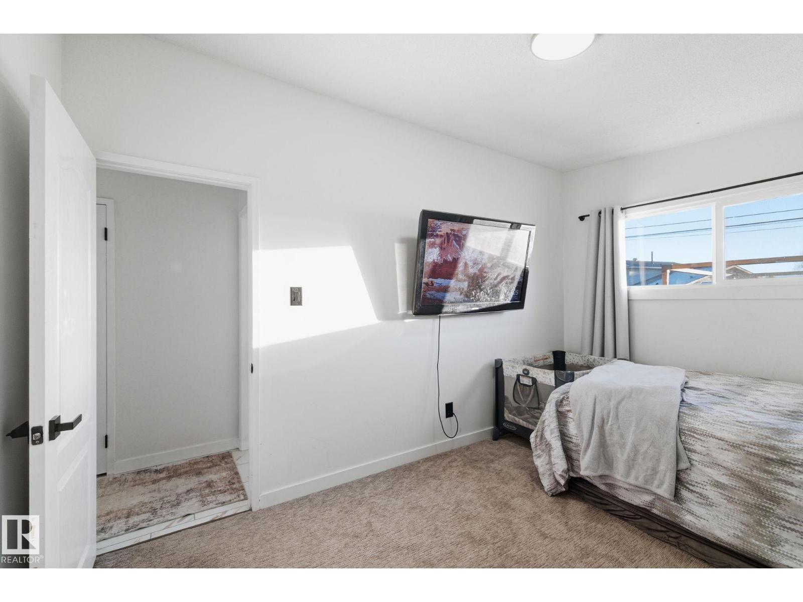 8043 135 Av Nw Property Photo 27