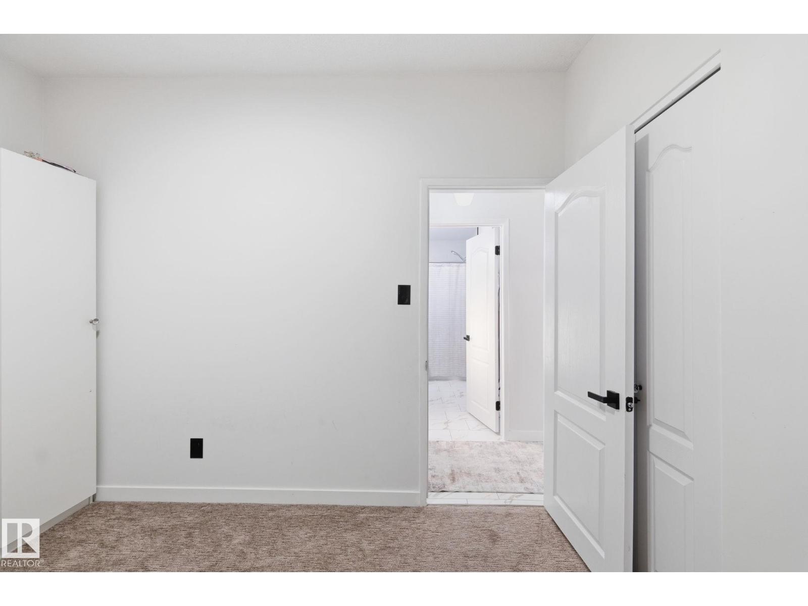 8043 135 Av Nw Property Photo 29