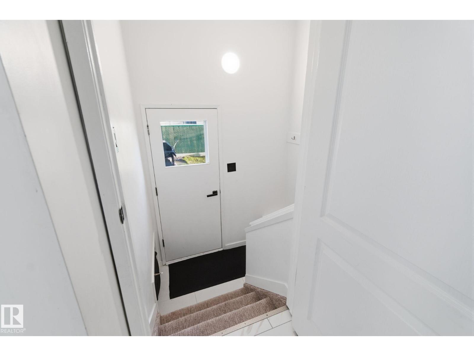 8043 135 Av Nw Property Photo 30