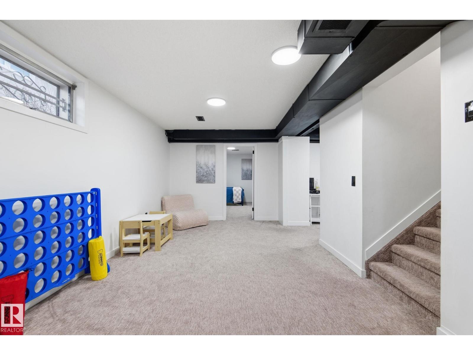 8043 135 Av Nw Property Photo 33